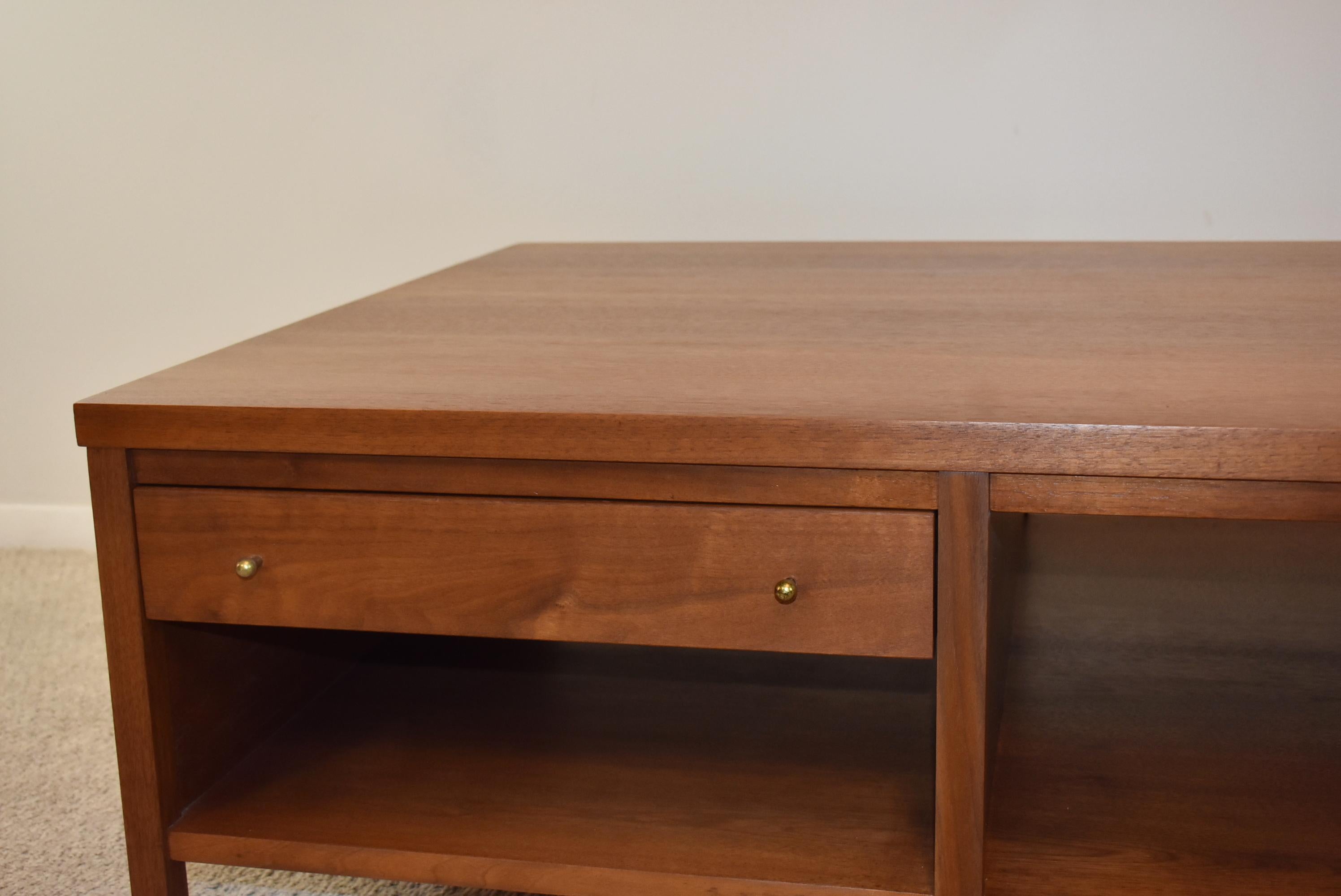 Mid-Century Modern Paul McCobb Planner Group Coffee Table For Sale