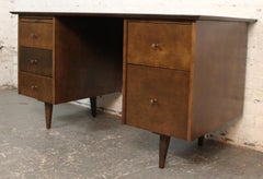 Paul McCobb Planner Group Desk in Tobacco Finish