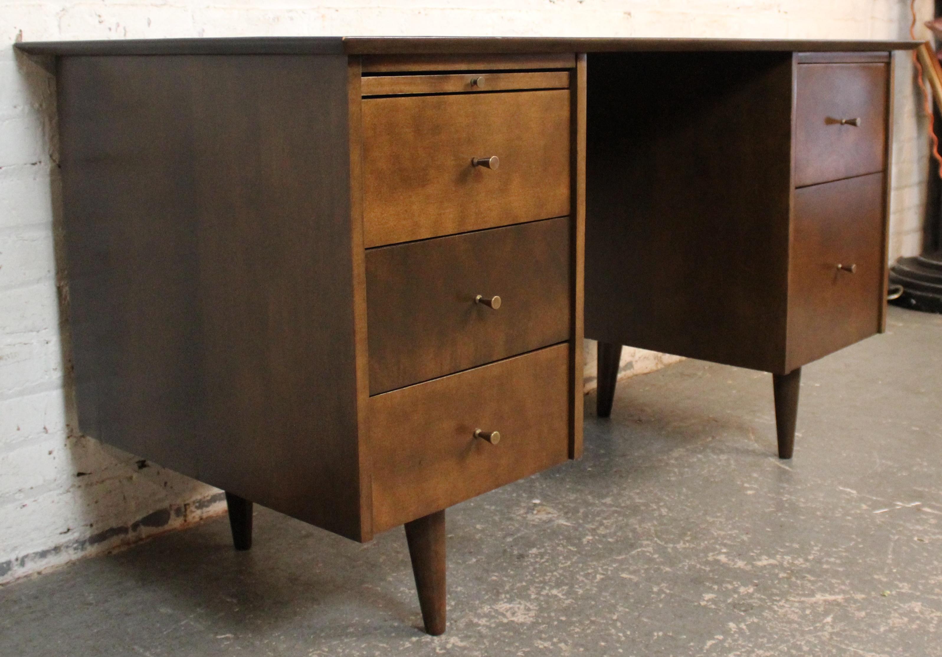 Mid-Century moderno Scrivania Planner Group di Paul McCobb in finitura tabacco in vendita