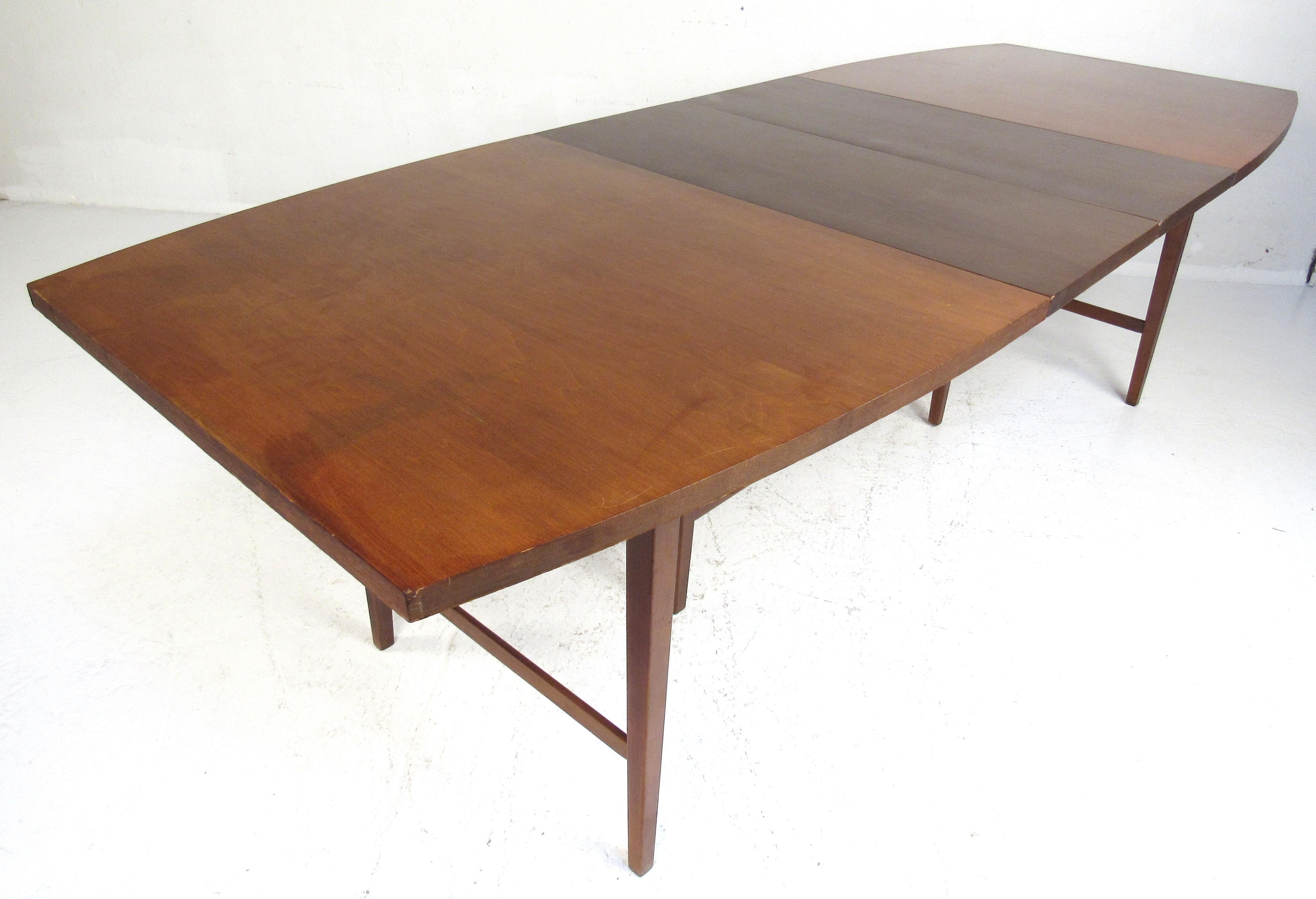 Paul McCobb Planner Group Dining Table In Good Condition For Sale In Brooklyn, NY
