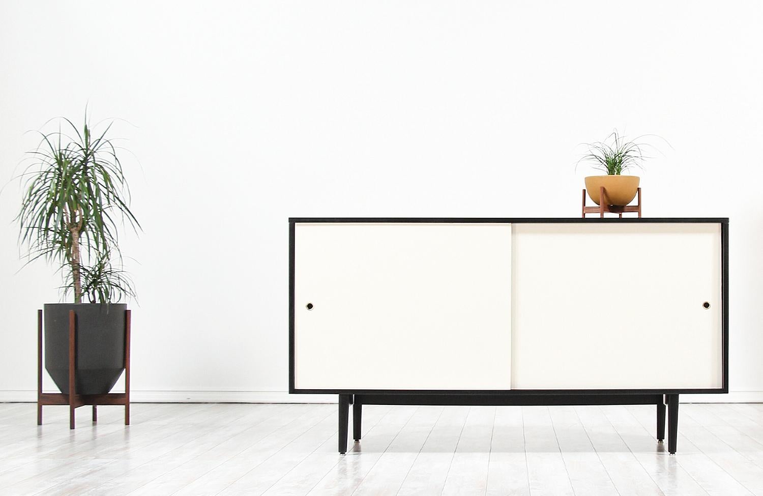 Mid-Century Modern credenza designed by Paul McCobb for Winchendon Furniture in the United States, circa 1950s. This handsome ebonized maple wood case belongs to McCobb’s famous ‘Planner Group’ line, which is recognized for its modern profiles and