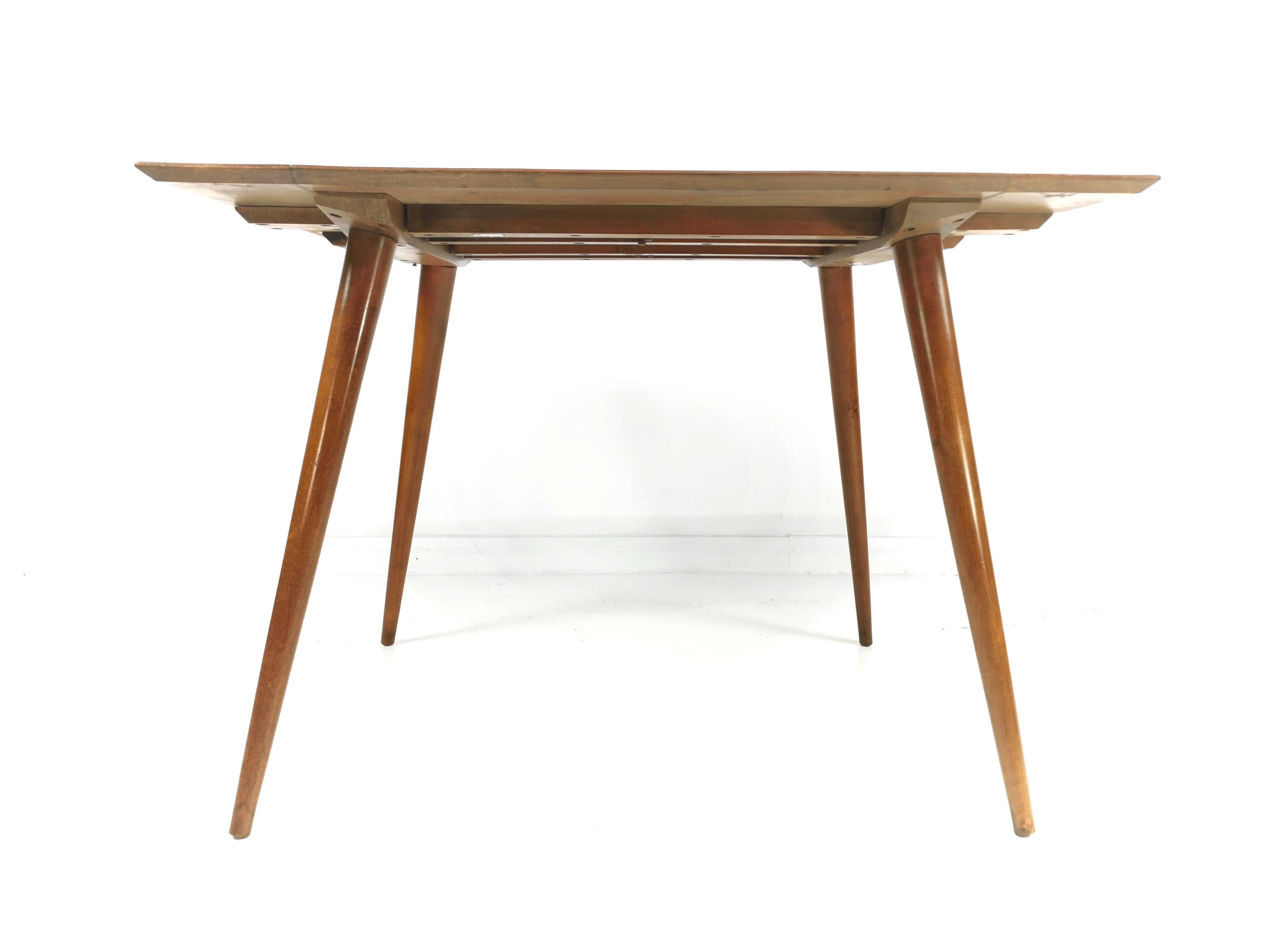 Paul McCobb dining table or desk

Paul McCobb Planner Group, 1950s extending dining table for Winchendon Furniture, USA. 

Versatile size to fit in any room. Use a general table, dining table or desk.

The maple frame features the splayed, tapered