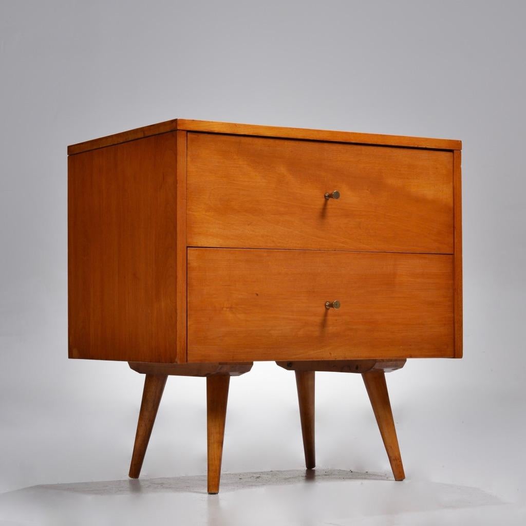 Paul McCobb Planner Group for Winchendon 2 Drawer Nightstand, Circa 1950s In Good Condition In Los Angeles, CA