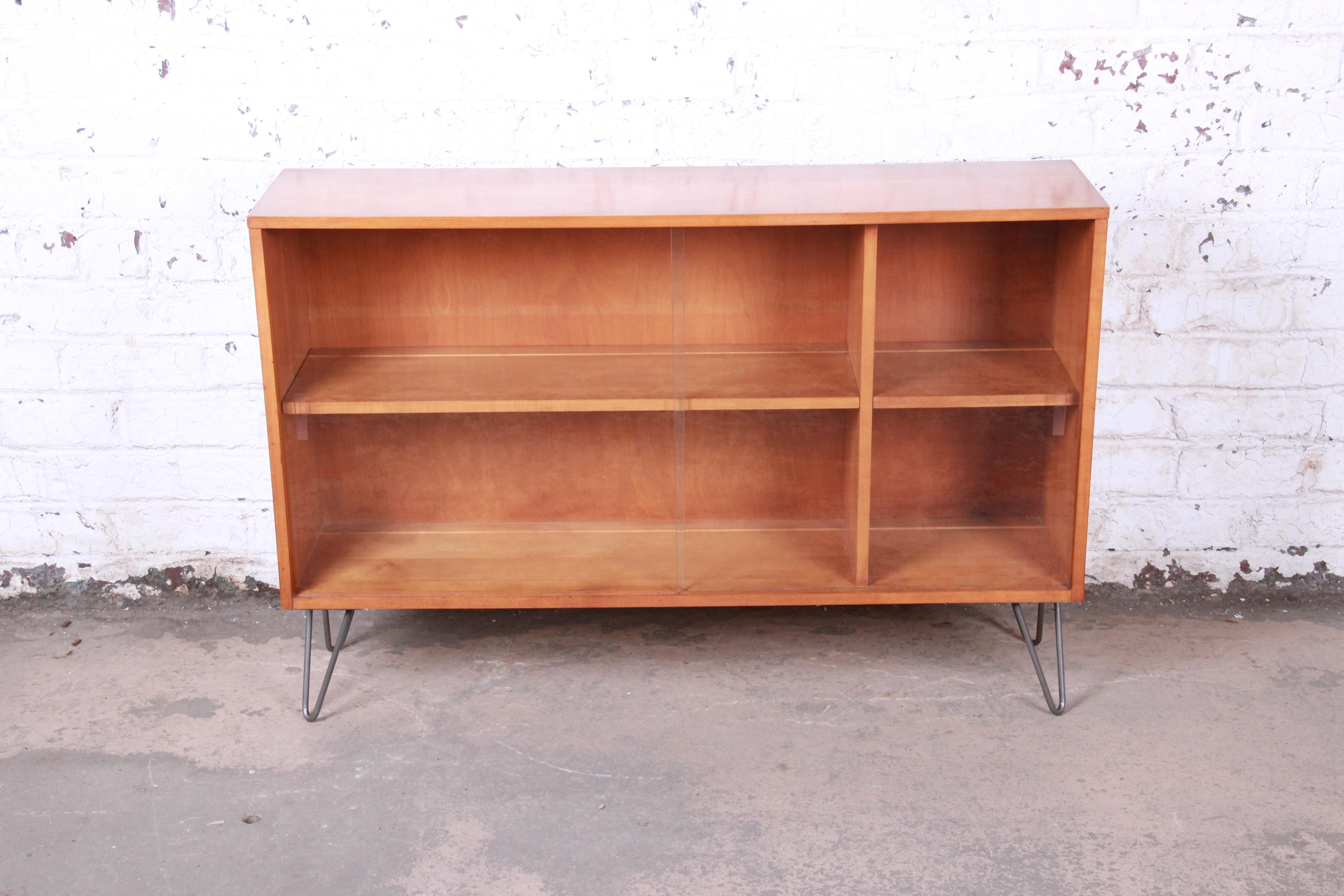 A sleek and stylish Mid-Century Modern glass front credenza or bookcase

Designed by Paul McCobb for Winchendon Furniture 