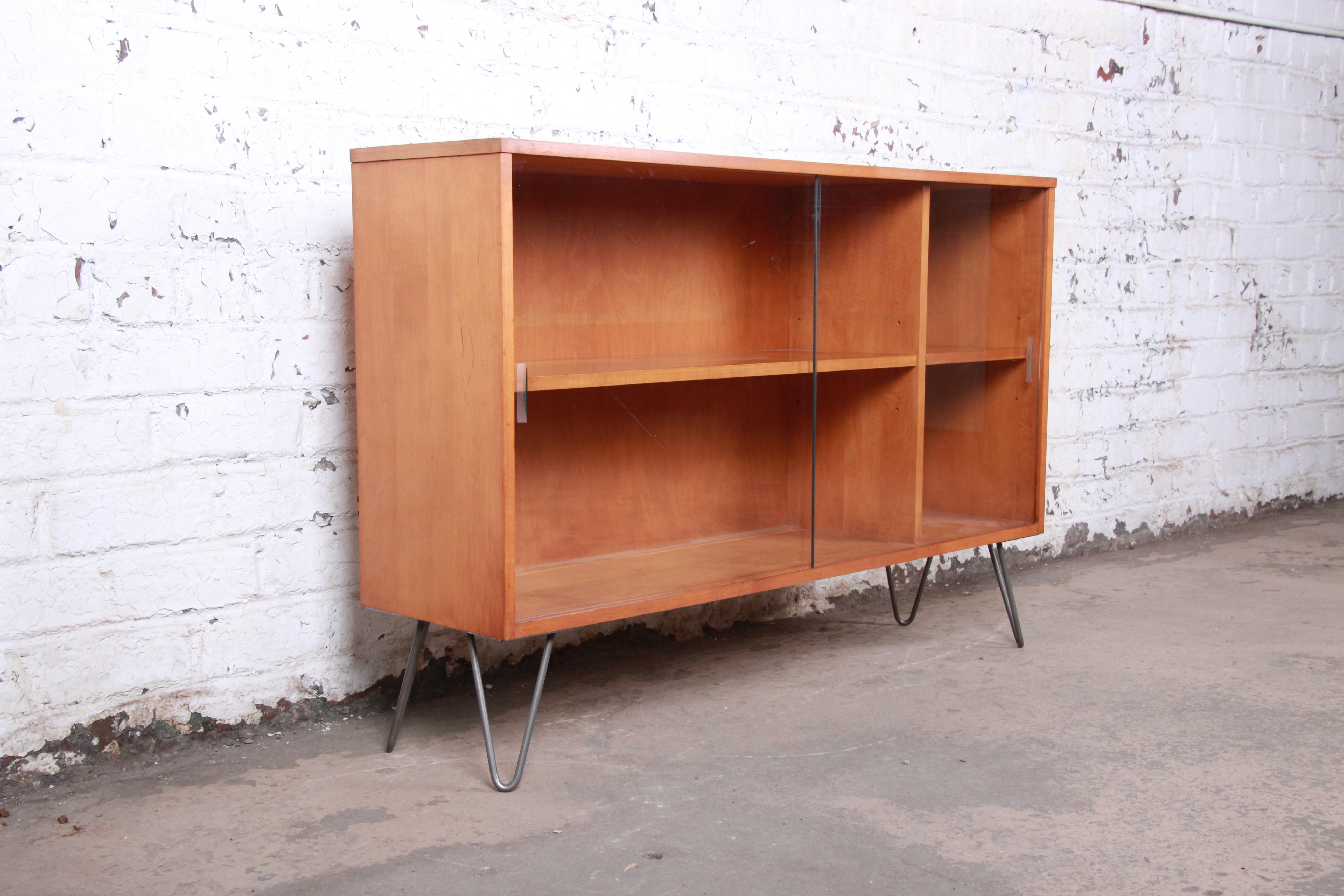 Mid-Century Modern Paul McCobb Planner Group Glass Front Bookcase on Hairpin Legs, 1950s