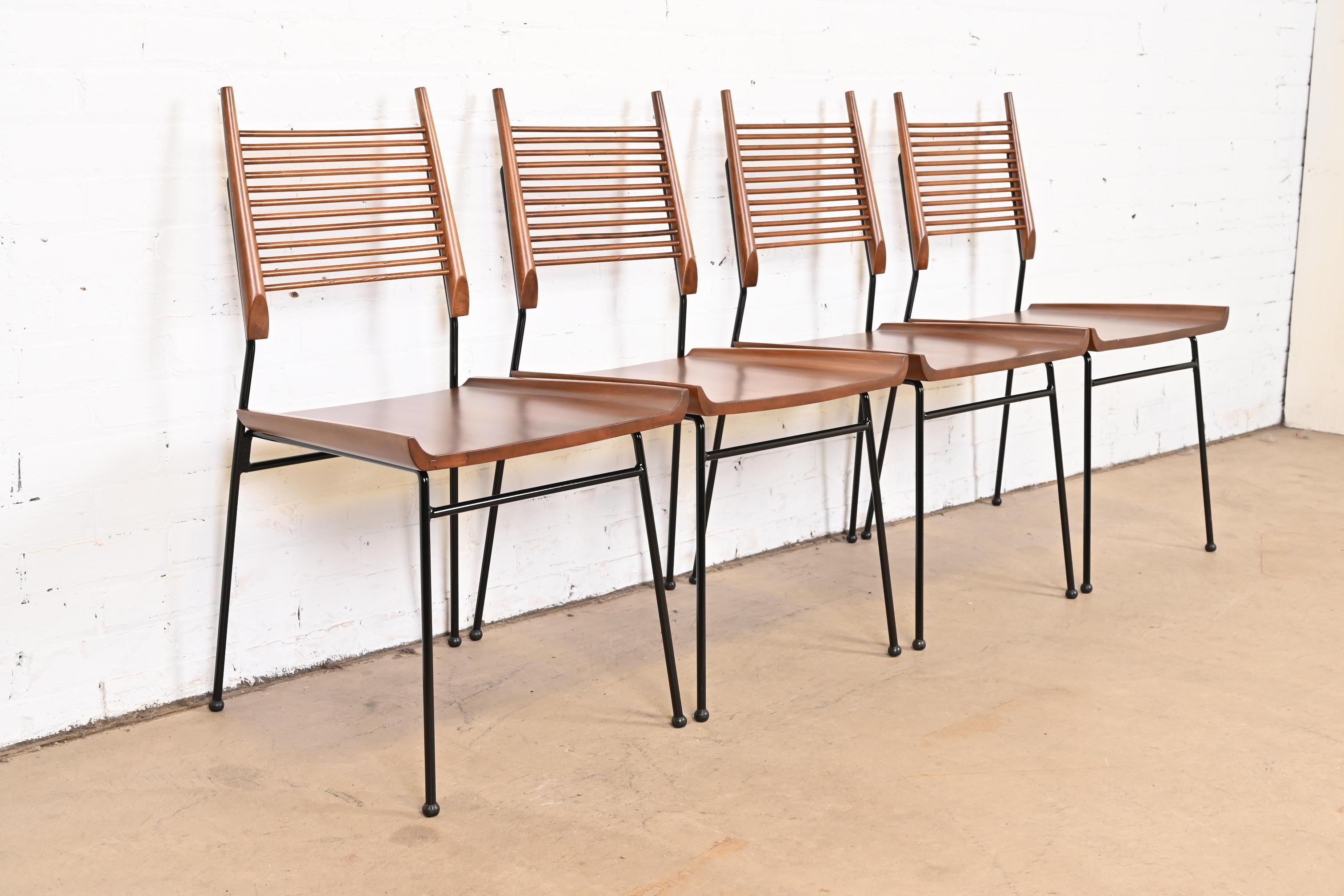 Fer Chaises de salle à manger « Shovel » Paul McCobb Planner Group en érable et fer, entièrement restaurées en vente