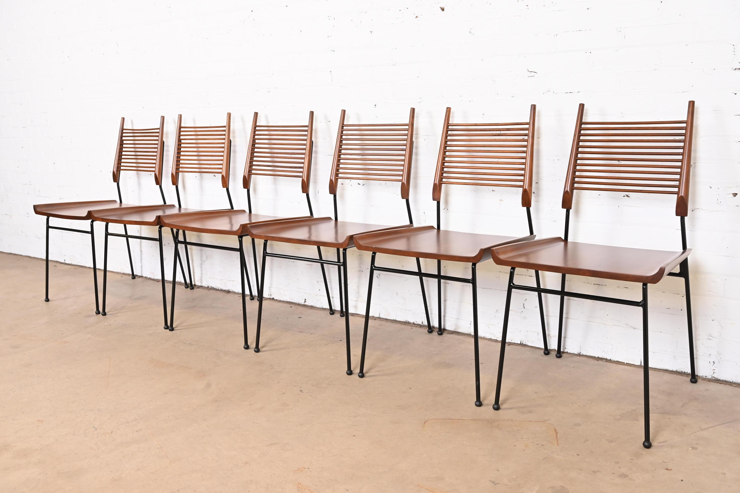 Chaises d'appoint pivotantes Paul McCobb Planner Group en érable et fer, entièrement restaurées en vente 10