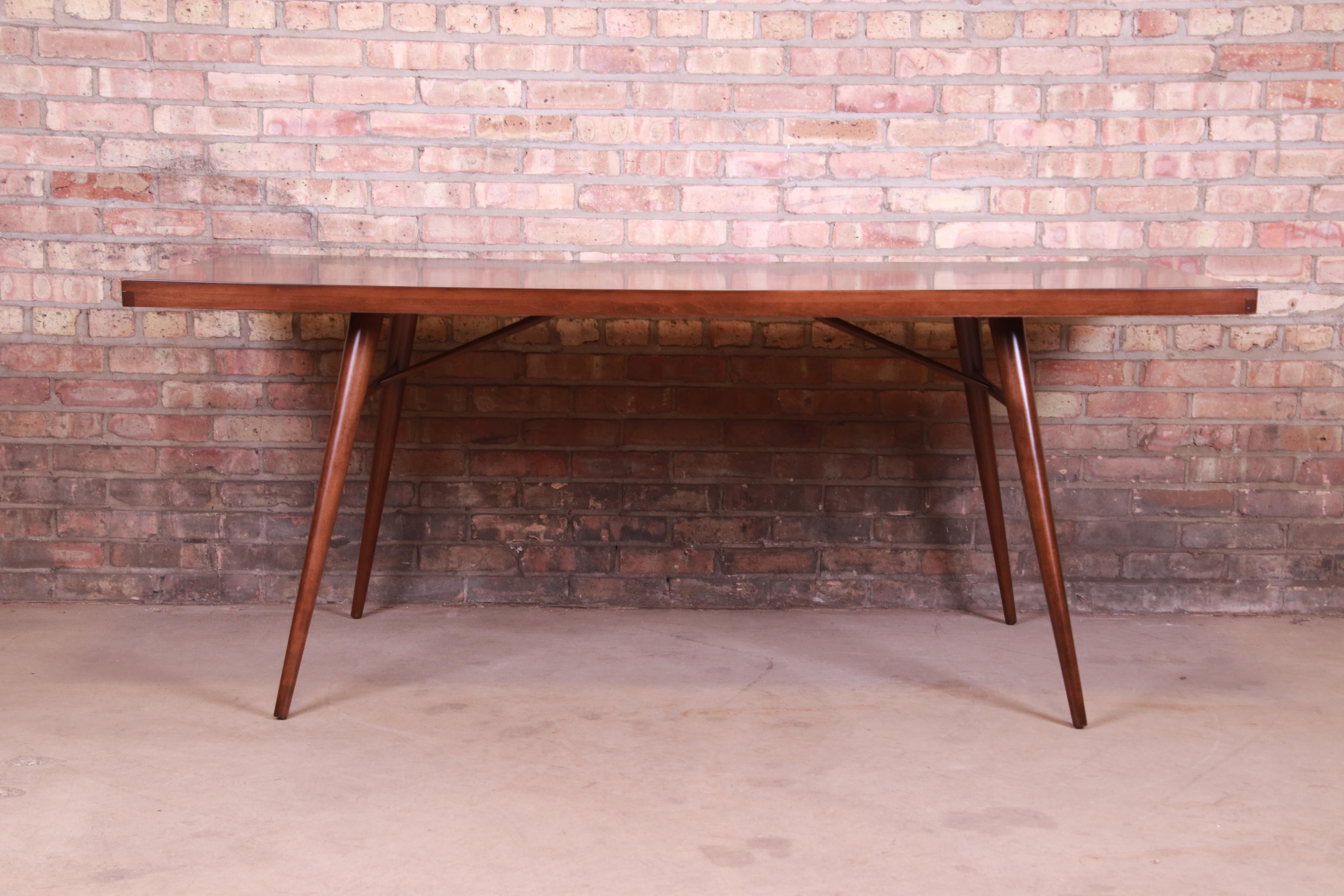 An exceptional Minimalist Mid-Century Modern birch dining table

By Paul McCobb for Winchendon Furniture 
