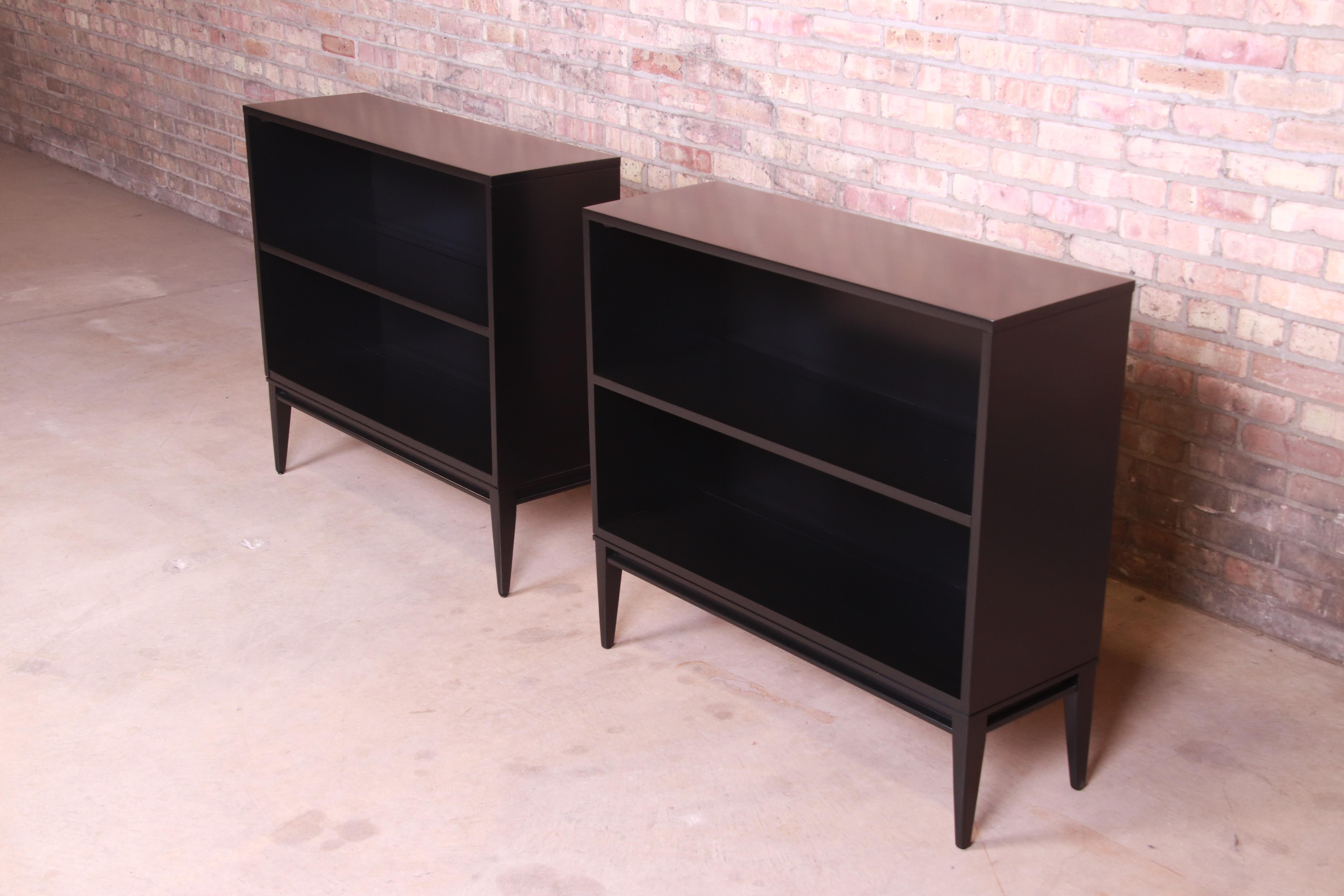 Paul McCobb Planner Group Mid-Century Modern Black Lacquered Bookcases, Pair In Good Condition In South Bend, IN