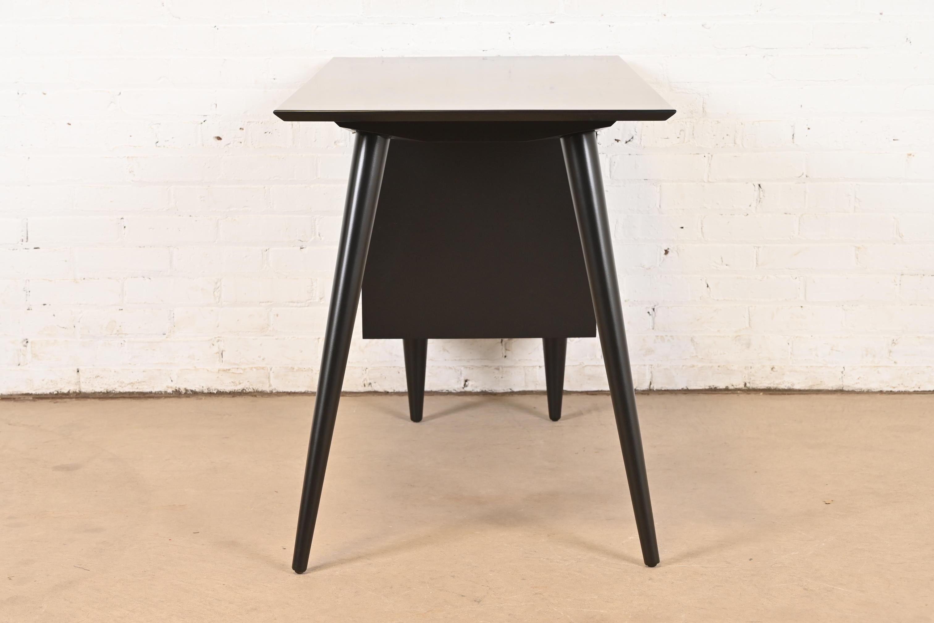 Paul McCobb Planner Group Mid-Century Modern Black Lacquered Desk, Refinished For Sale 4