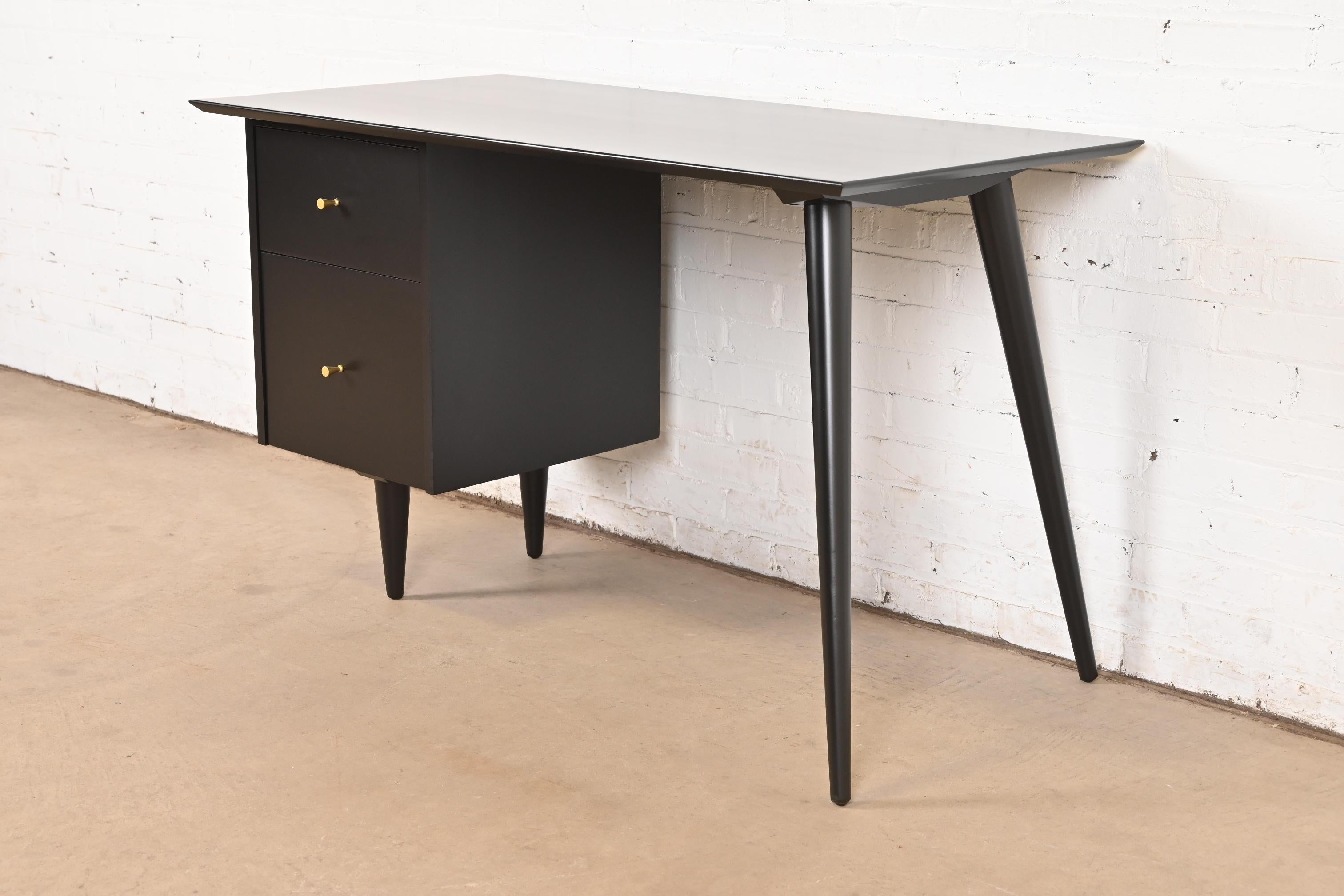 Paul McCobb Planner Group Mid-Century Modern Black Lacquered Desk, Refinished In Good Condition For Sale In South Bend, IN