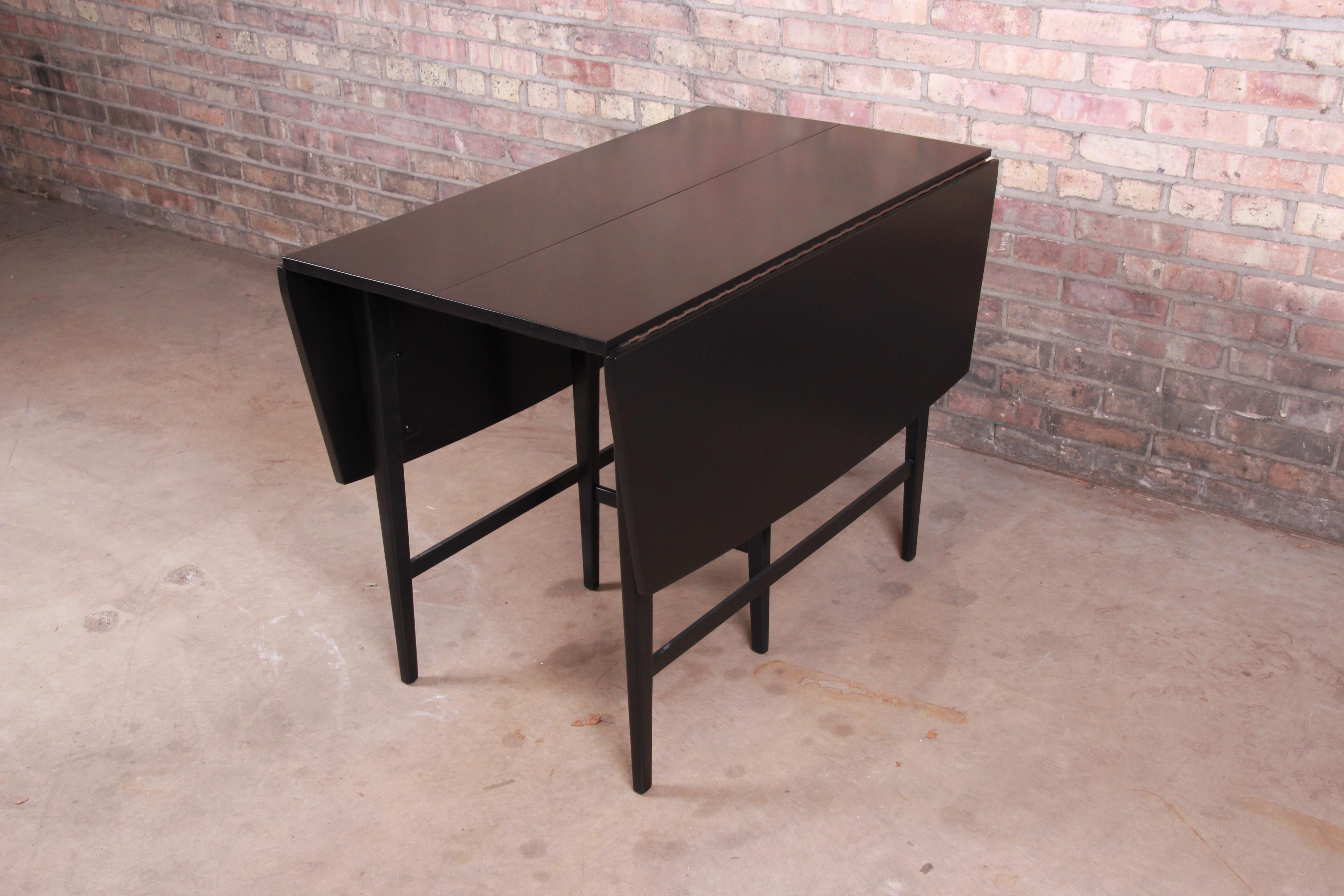 Paul McCobb Planner Group Mid-Century Modern Black Lacquered Dining Table, 1950s For Sale 4