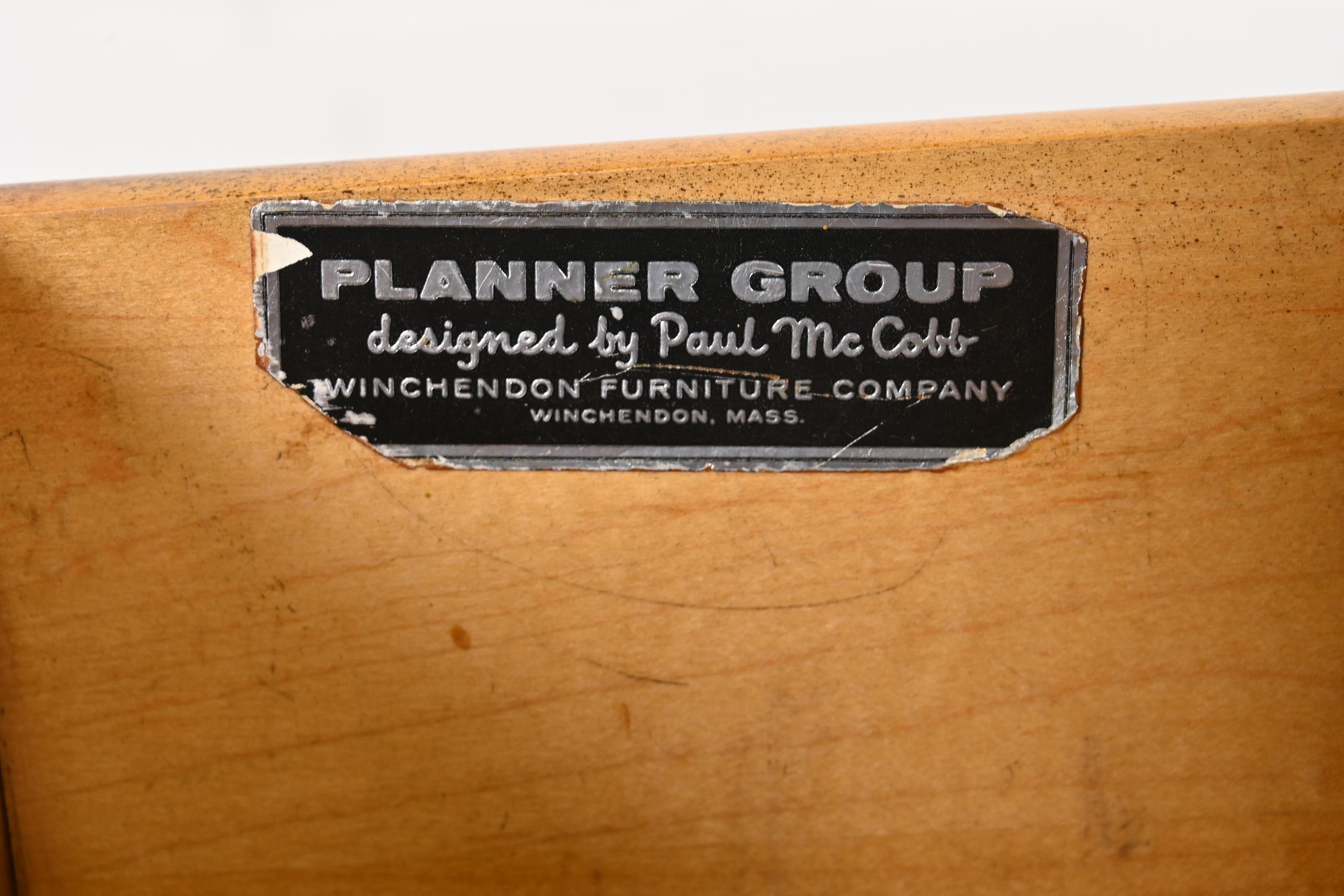 Ottone Paul McCobb Planner Group Scrivania laccata nera moderna di metà secolo in vendita