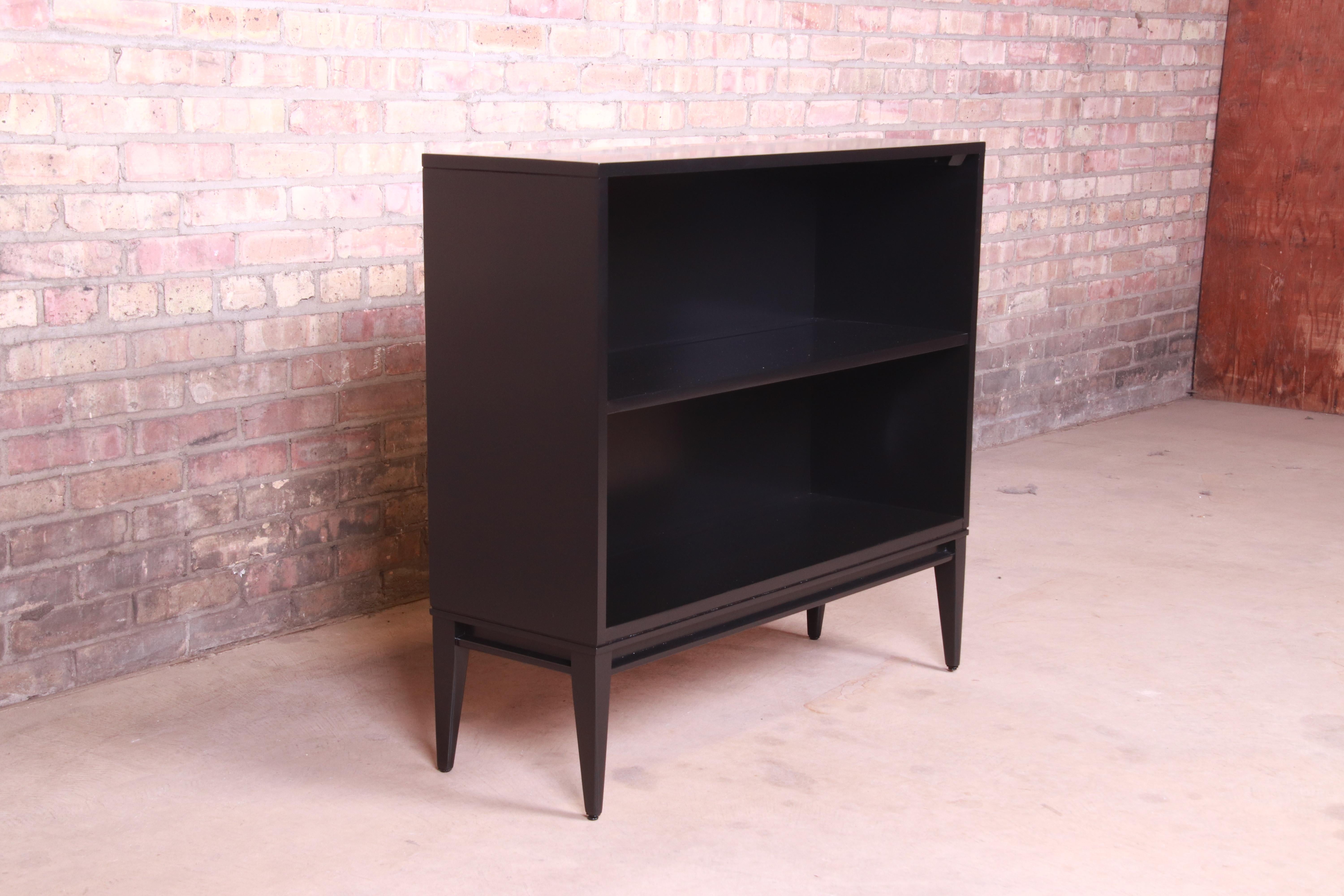 Paul McCobb Planner Group Mid-Century Modern Bookcase, Newly Refinished In Good Condition In South Bend, IN