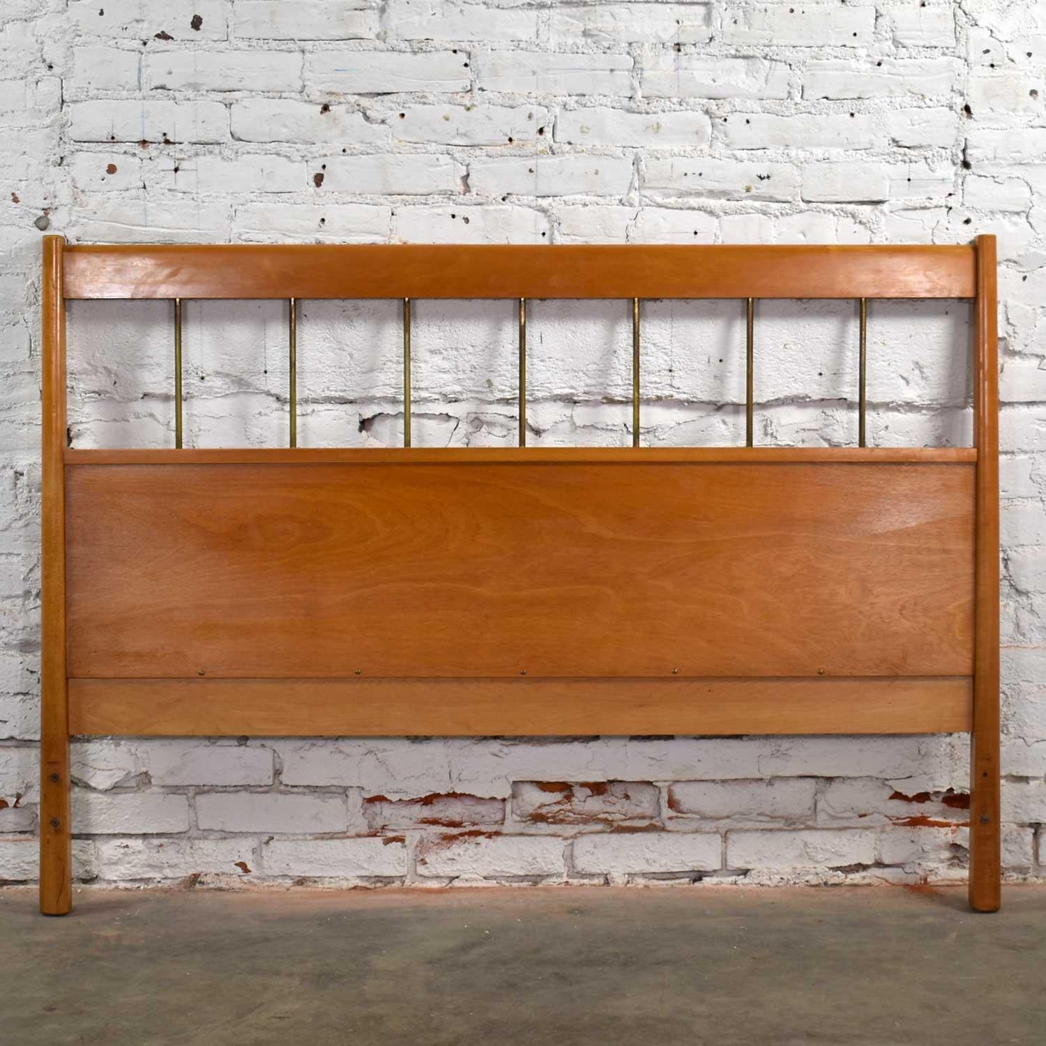 20th Century Paul McCobb Planner Group Mid-Century Modern Full-Size Headboard Brass and Birch For Sale