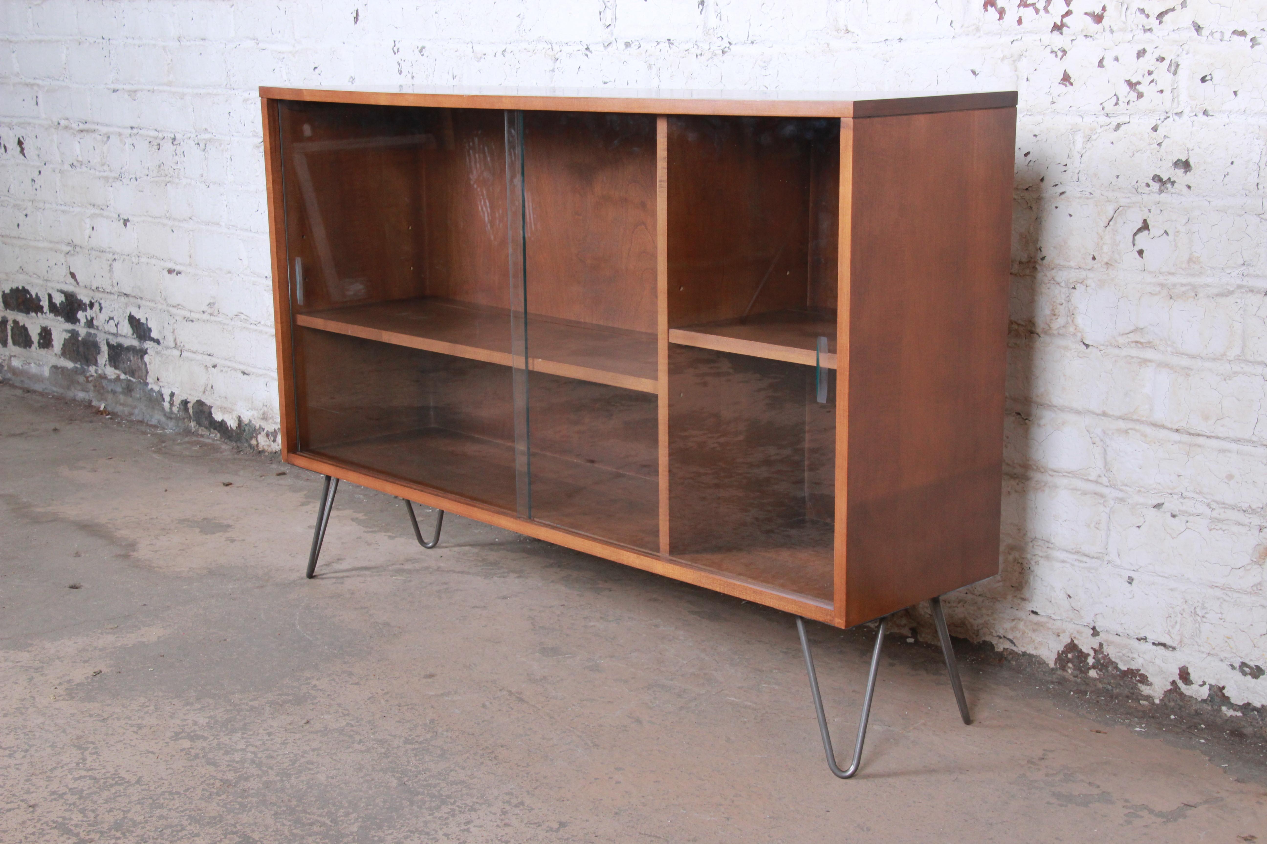 American Paul McCobb Planner Group Mid-Century Modern Glass Front Bookcase, 1950s
