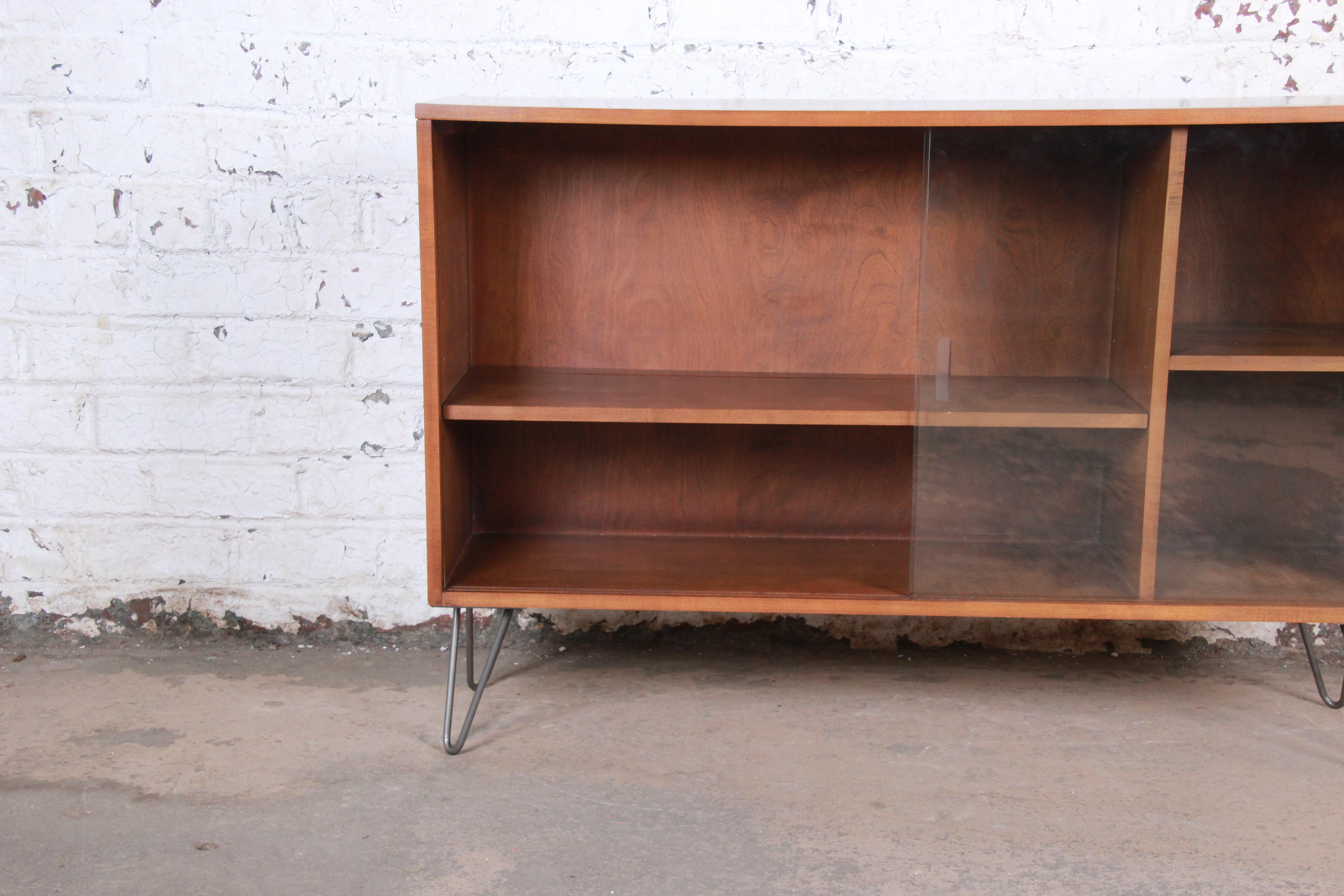 Paul McCobb Planner Group Mid-Century Modern Glass Front Bookcase, 1950s 1