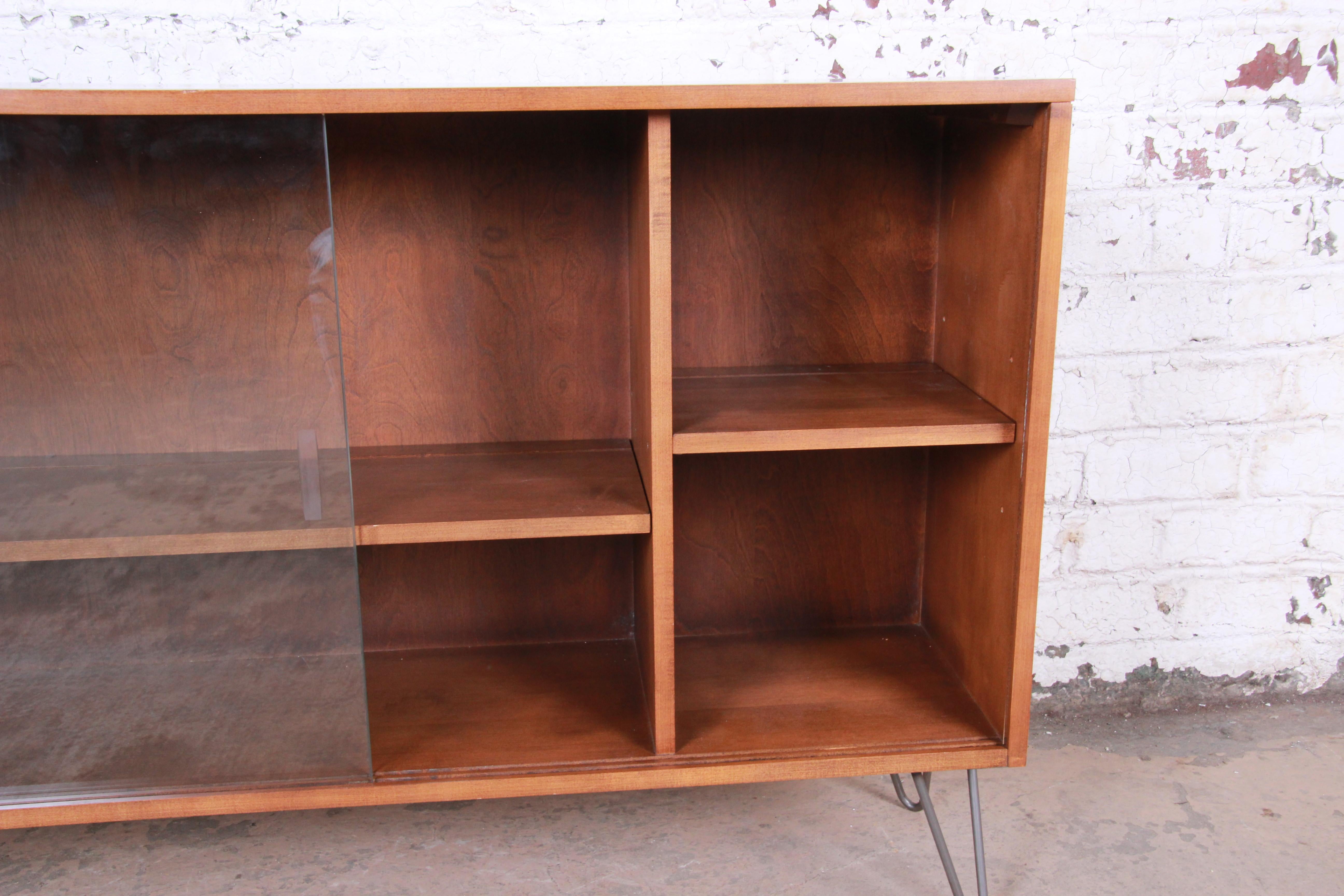 Paul McCobb Planner Group Mid-Century Modern Glass Front Bookcase, 1950s 2
