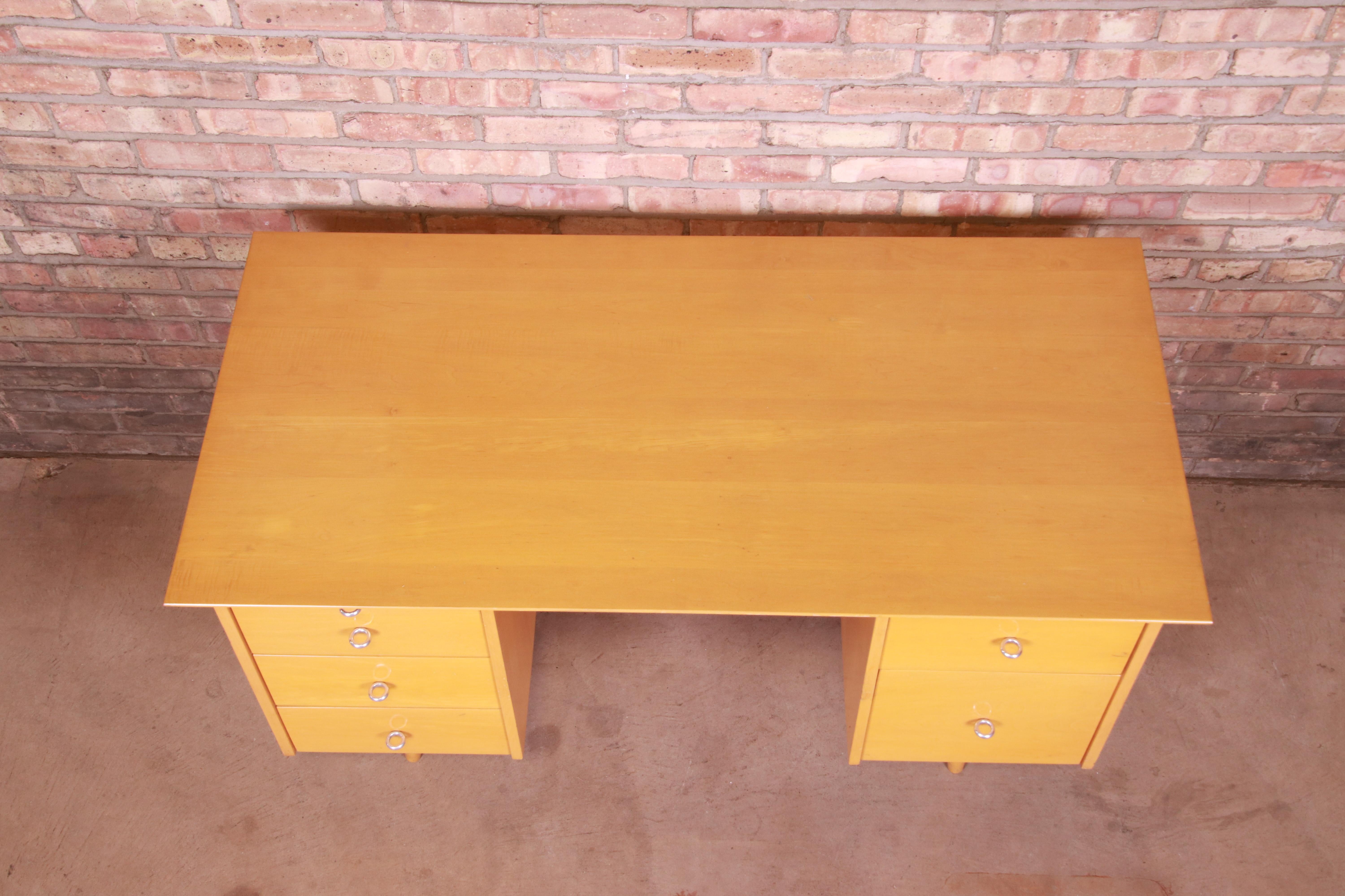 Paul McCobb Planner Group Mid-Century Modern Maple Double Pedestal Desk, 1950s 6