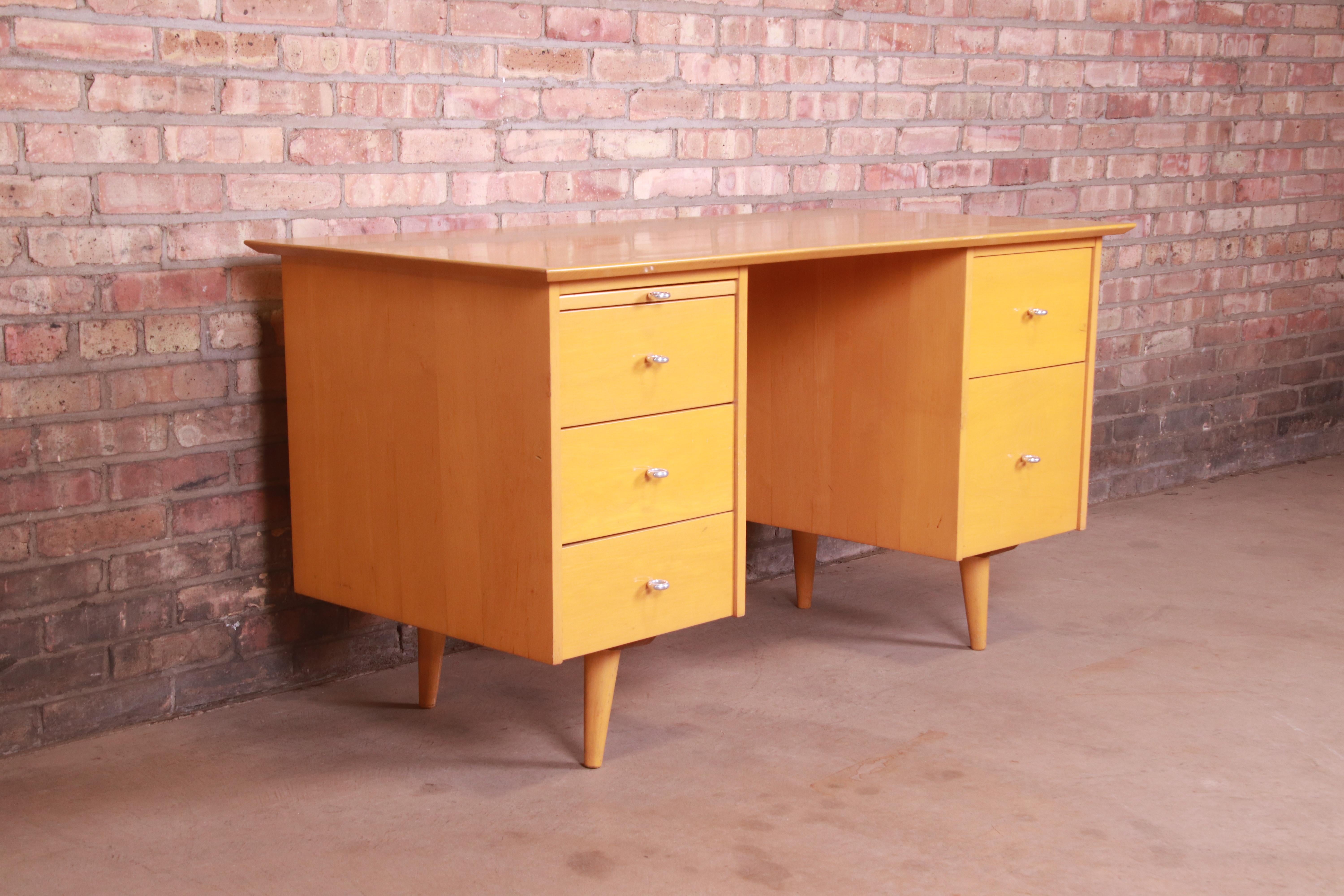 Paul McCobb Planner Group Mid-Century Modern Maple Double Pedestal Desk, 1950s 1