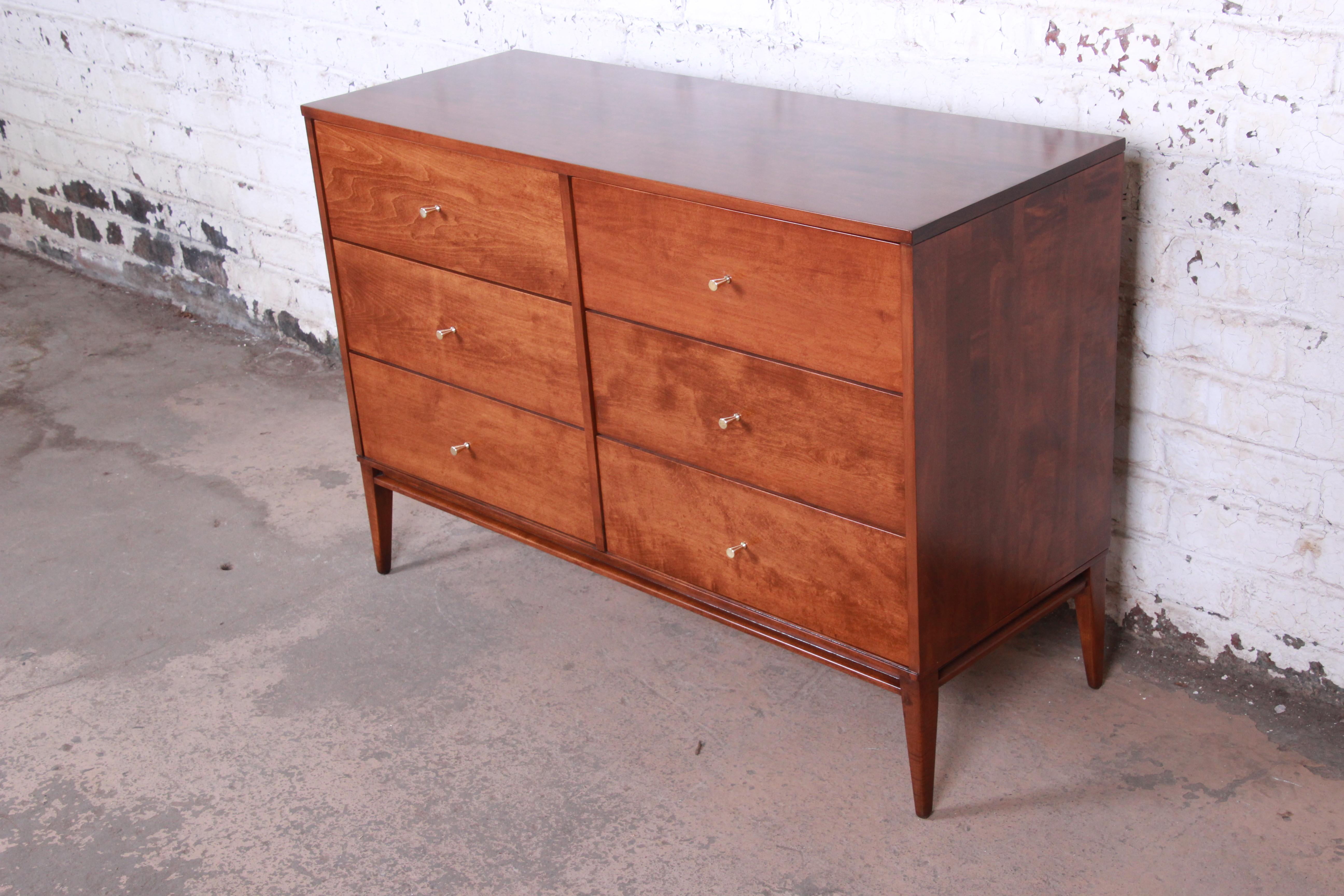 Paul McCobb Planner Group Mid-Century Modern Six-Drawer Dresser, Newly Restored In Good Condition In South Bend, IN