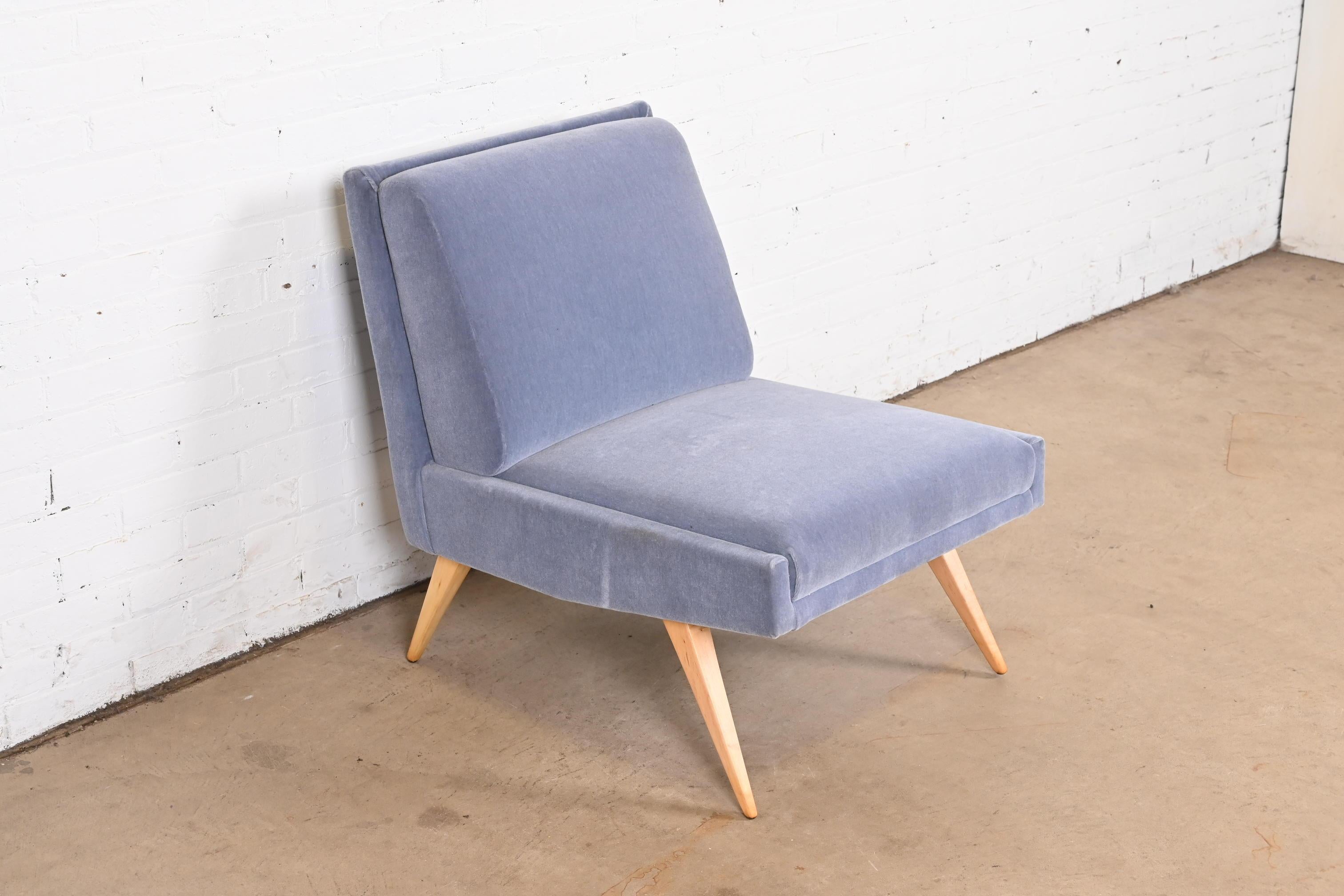 Paul McCobb Planner Group Mid-Century Modern Slipper Chair in Mohair Velvet In Good Condition In South Bend, IN