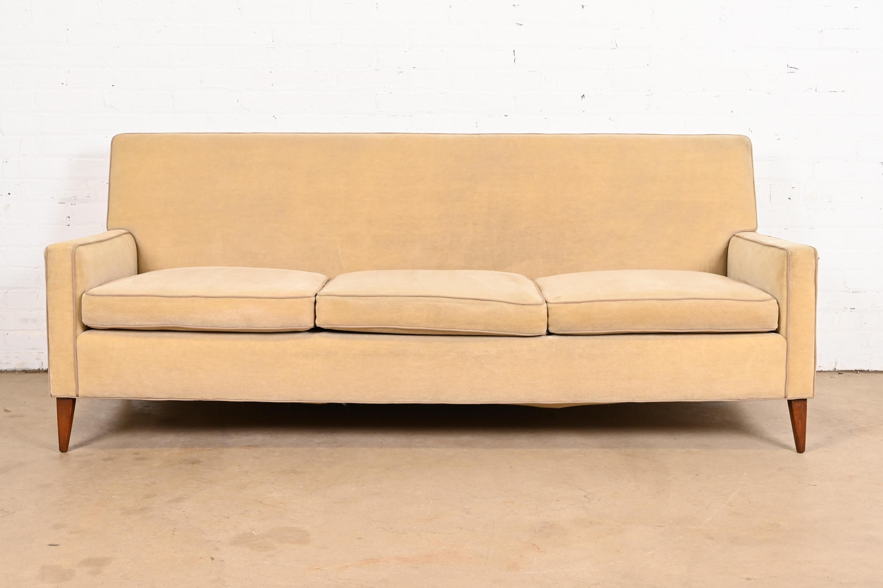 Un magnifique canapé moderne du milieu du siècle

Par Paul McCobb pour Winchendon Furniture, 