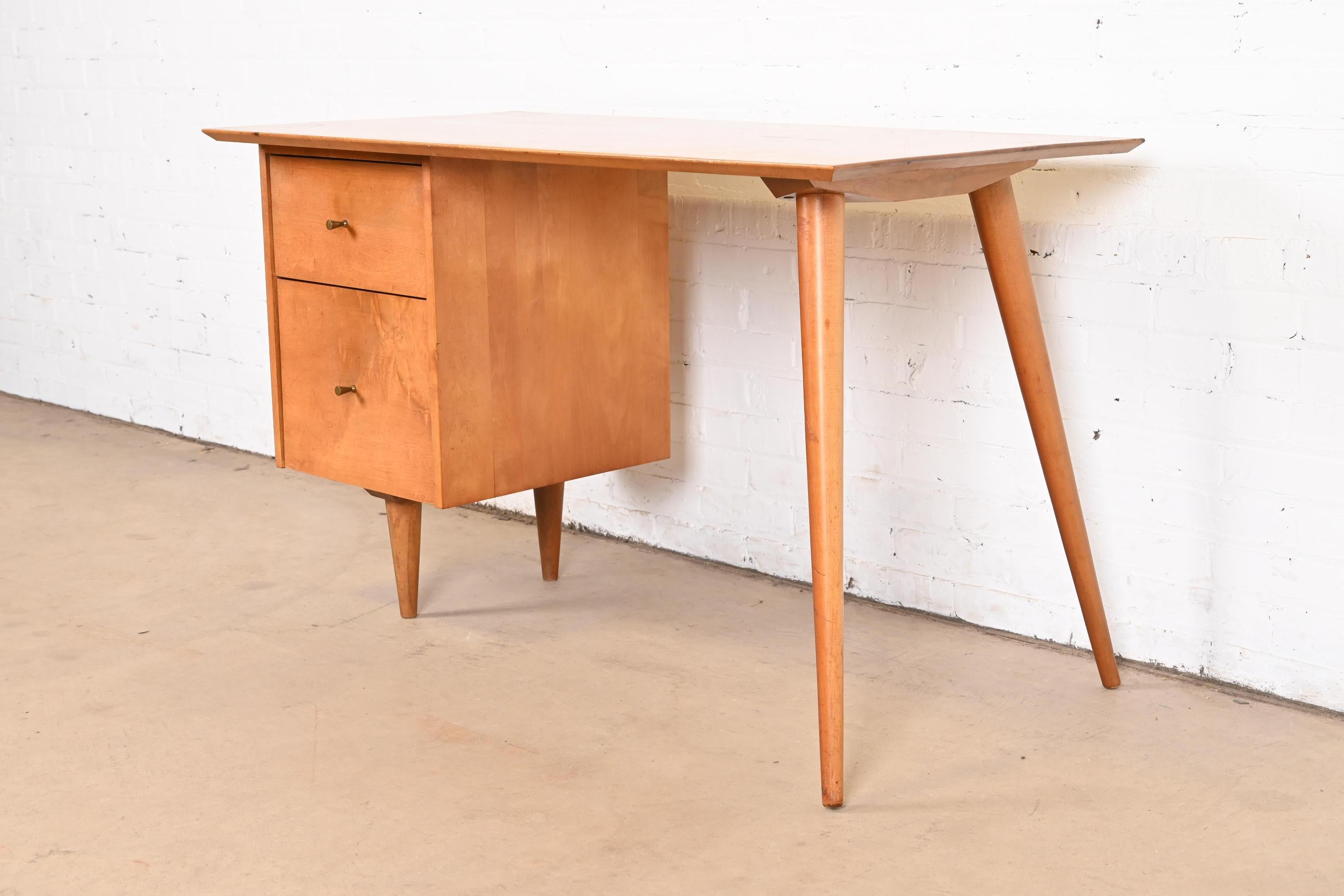 Paul McCobb Planner Group Mid-Century Modern Solid Maple Writing Desk, 1950s In Good Condition In South Bend, IN