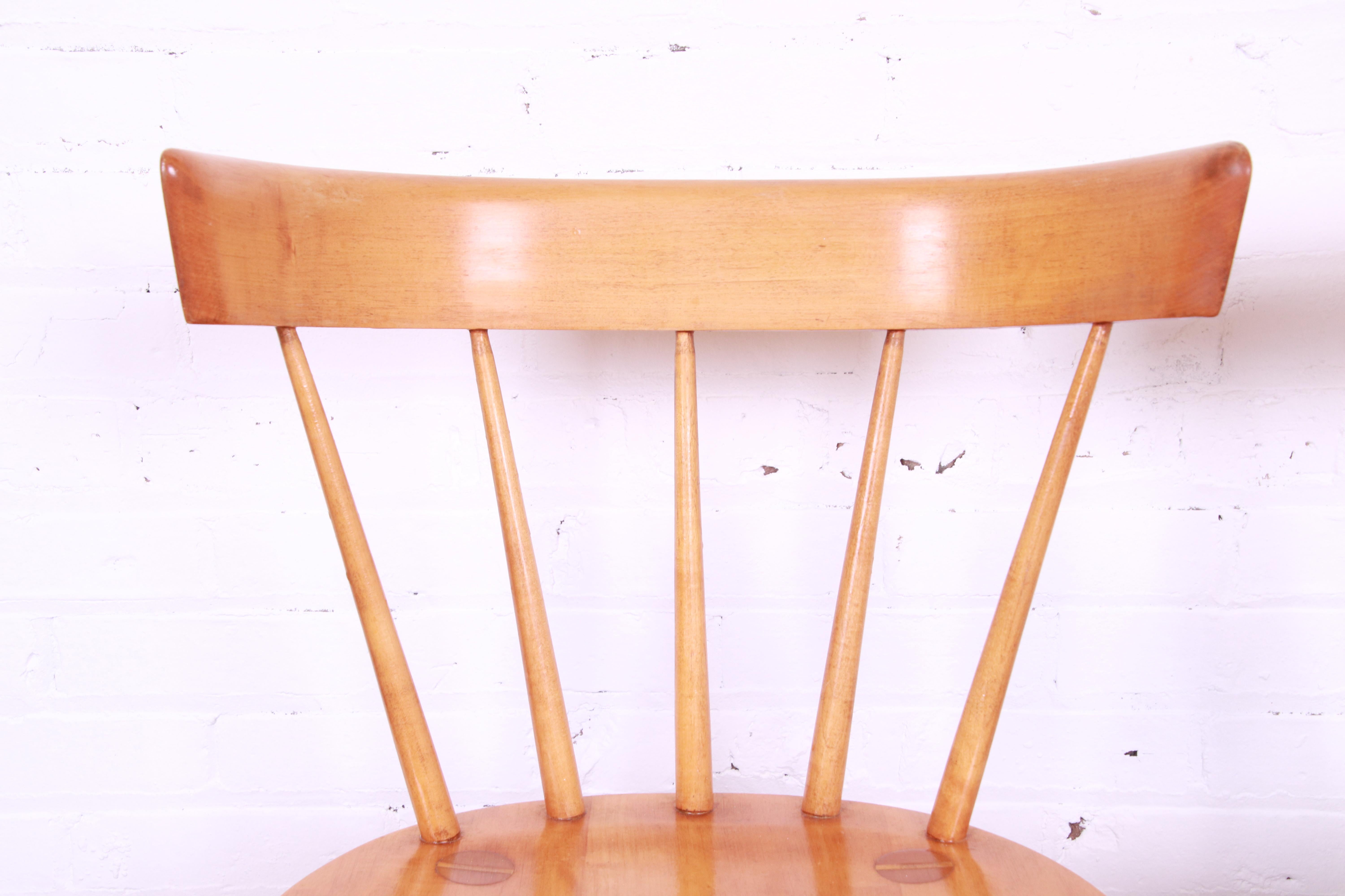 Paire de chaises de salle à manger à dossier en fuseau de Paul McCobb Planner Group, Mid-Century Modernity en vente 4