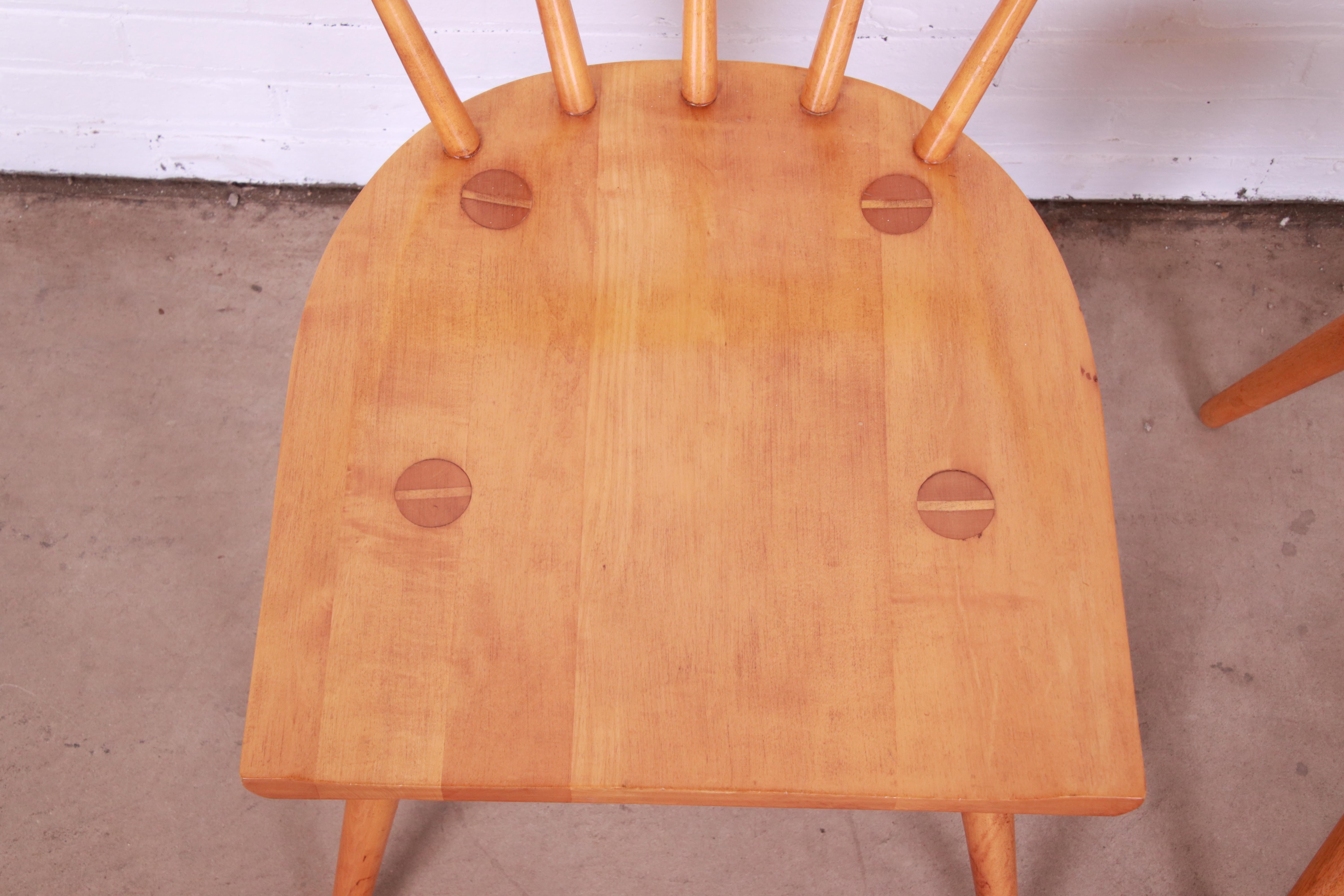 Paire de chaises de salle à manger à dossier en fuseau de Paul McCobb Planner Group, Mid-Century Modernity en vente 5