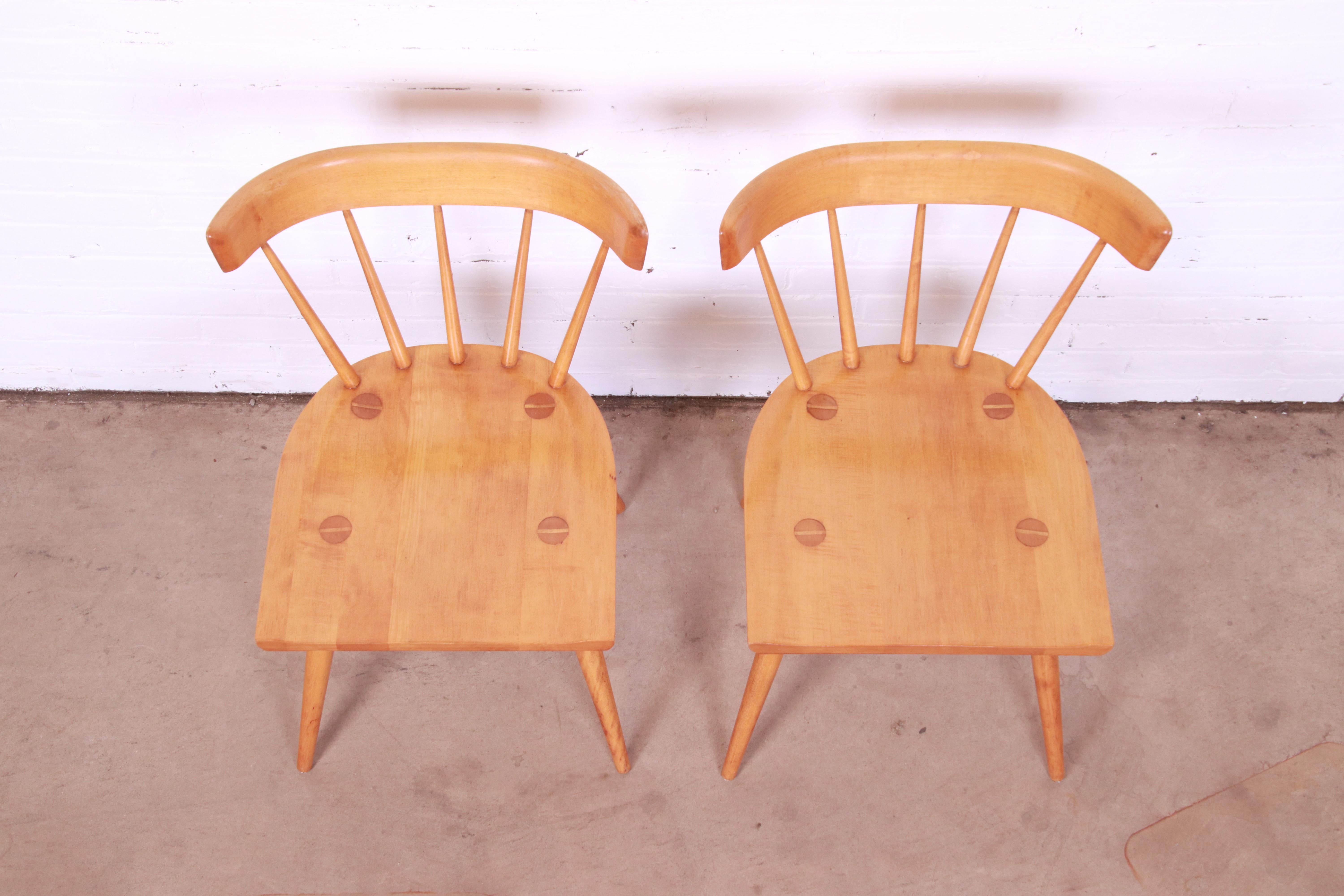 Paire de chaises de salle à manger à dossier en fuseau de Paul McCobb Planner Group, Mid-Century Modernity en vente 3