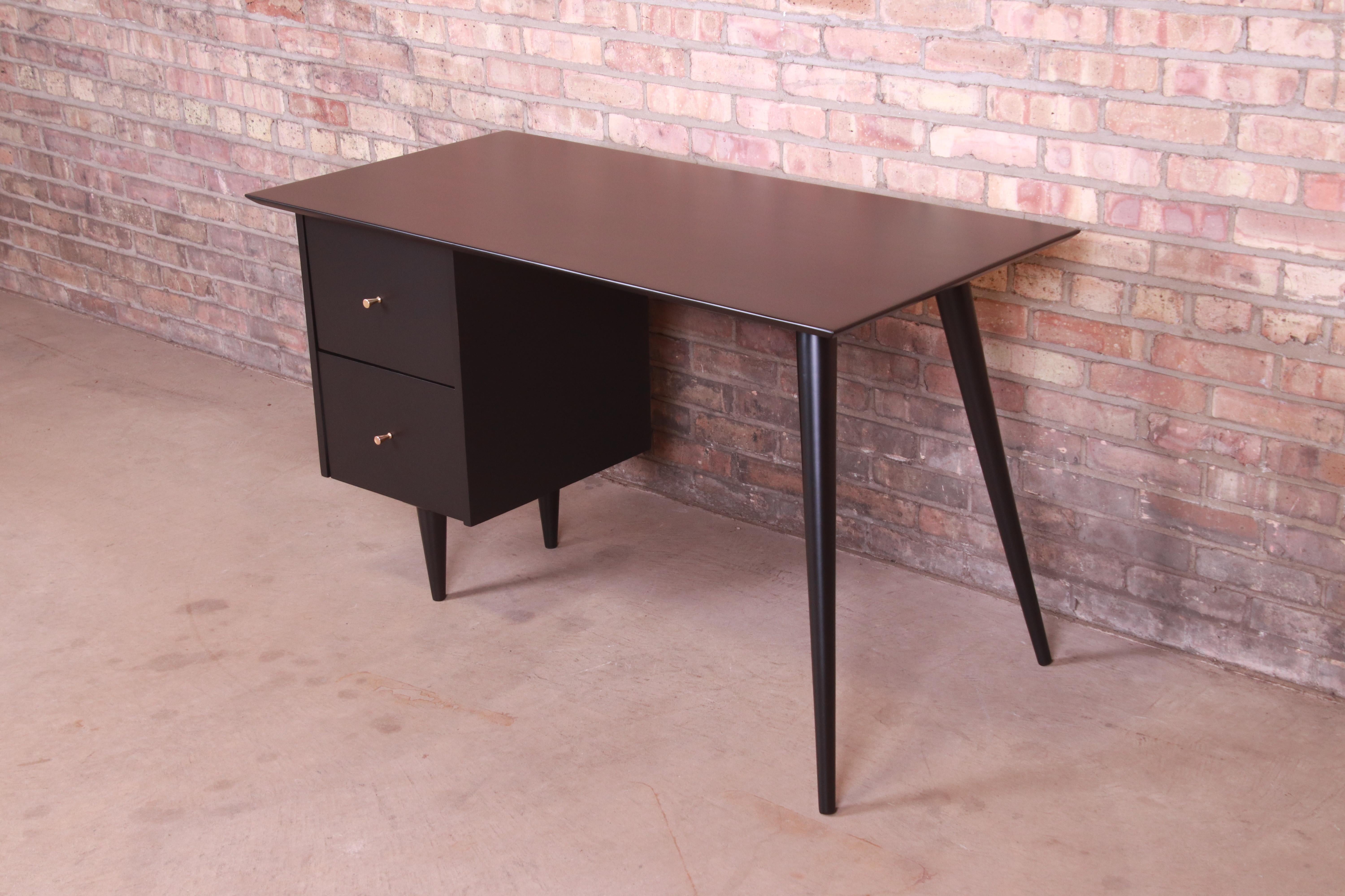 An exceptional minimalist Mid-Century Modern writing desk

By Paul McCobb for Winchendon Furniture 
