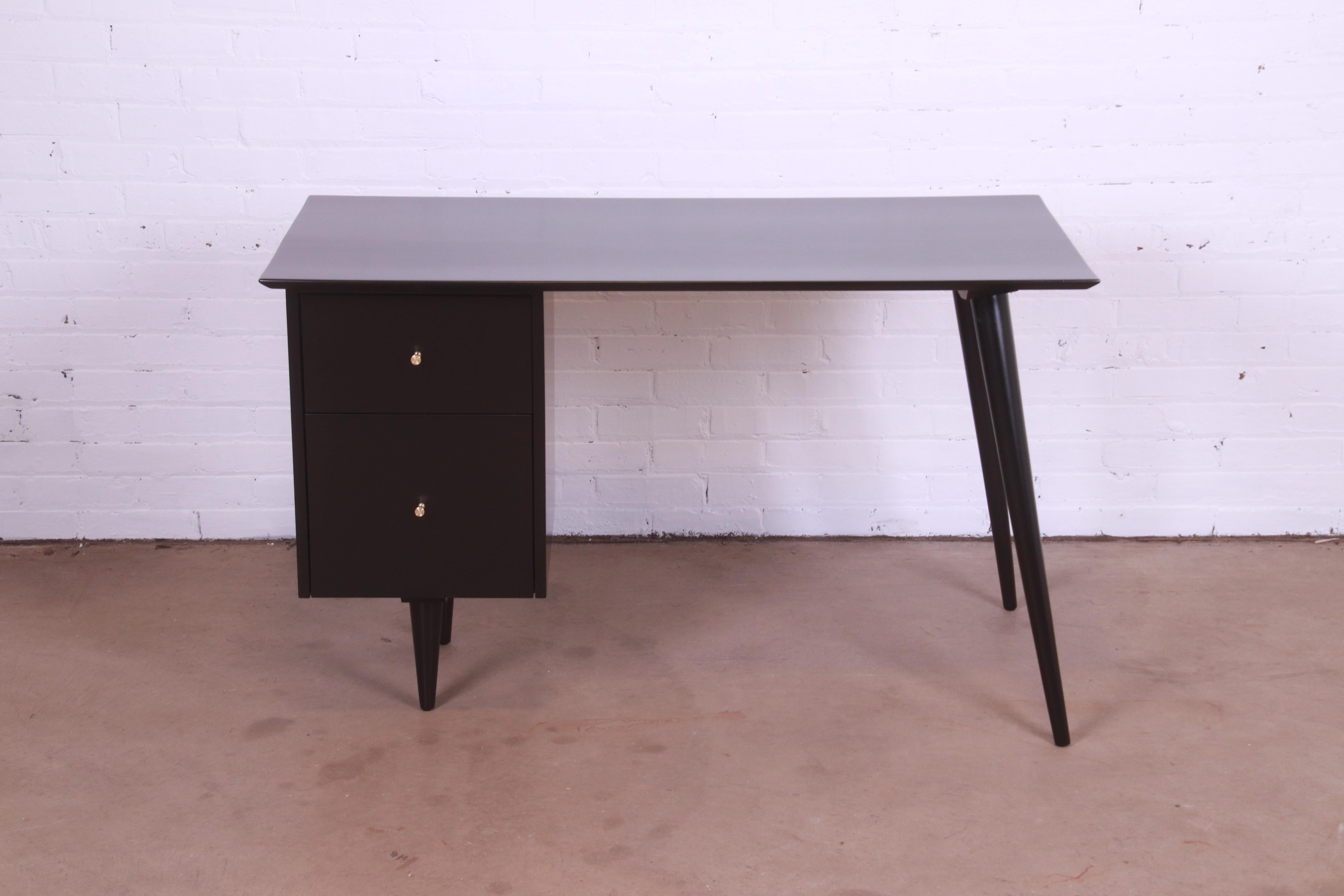 An exceptional Minimalist Mid-Century Modern writing desk

By Paul McCobb for Winchendon Furniture, 