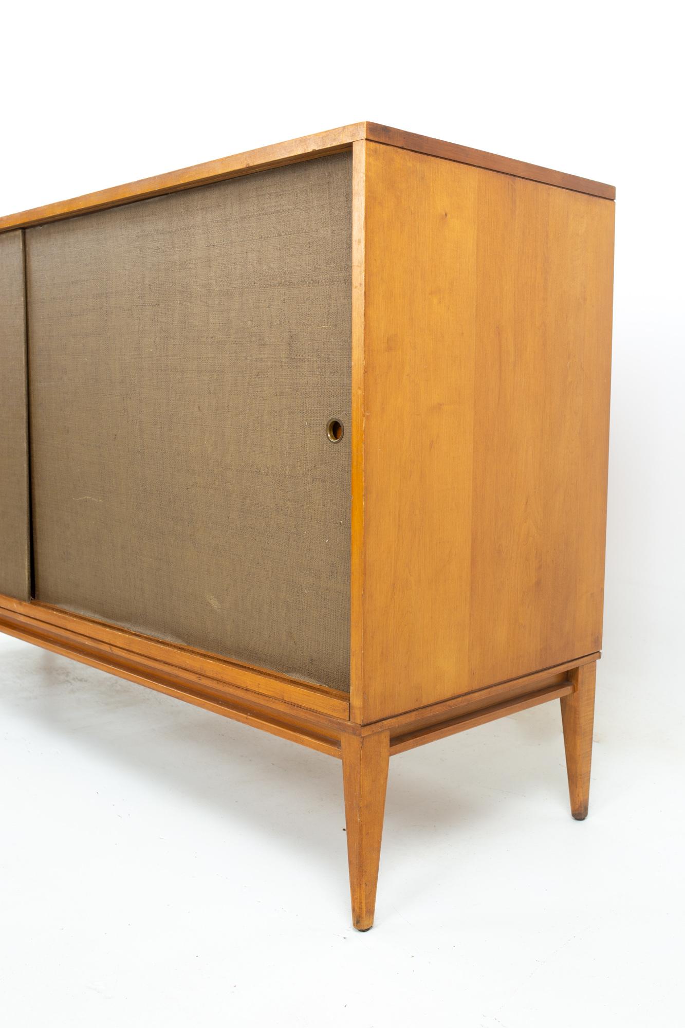 Paul McCobb Planner Group Mid Century Sliding Door Credenza In Good Condition In Countryside, IL