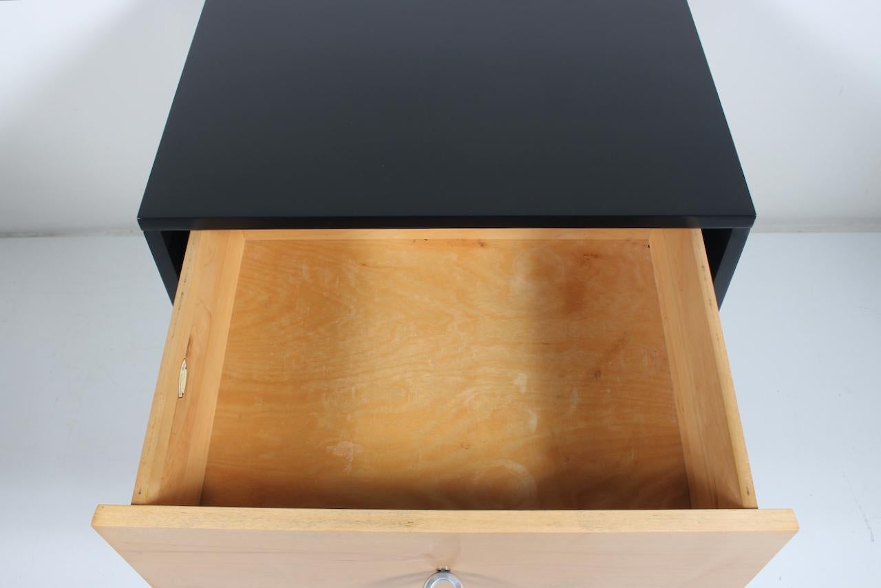Paul McCobb Planner Group Model 1500 Maple & Black Single Drawer Cabinet, 1950s For Sale 1
