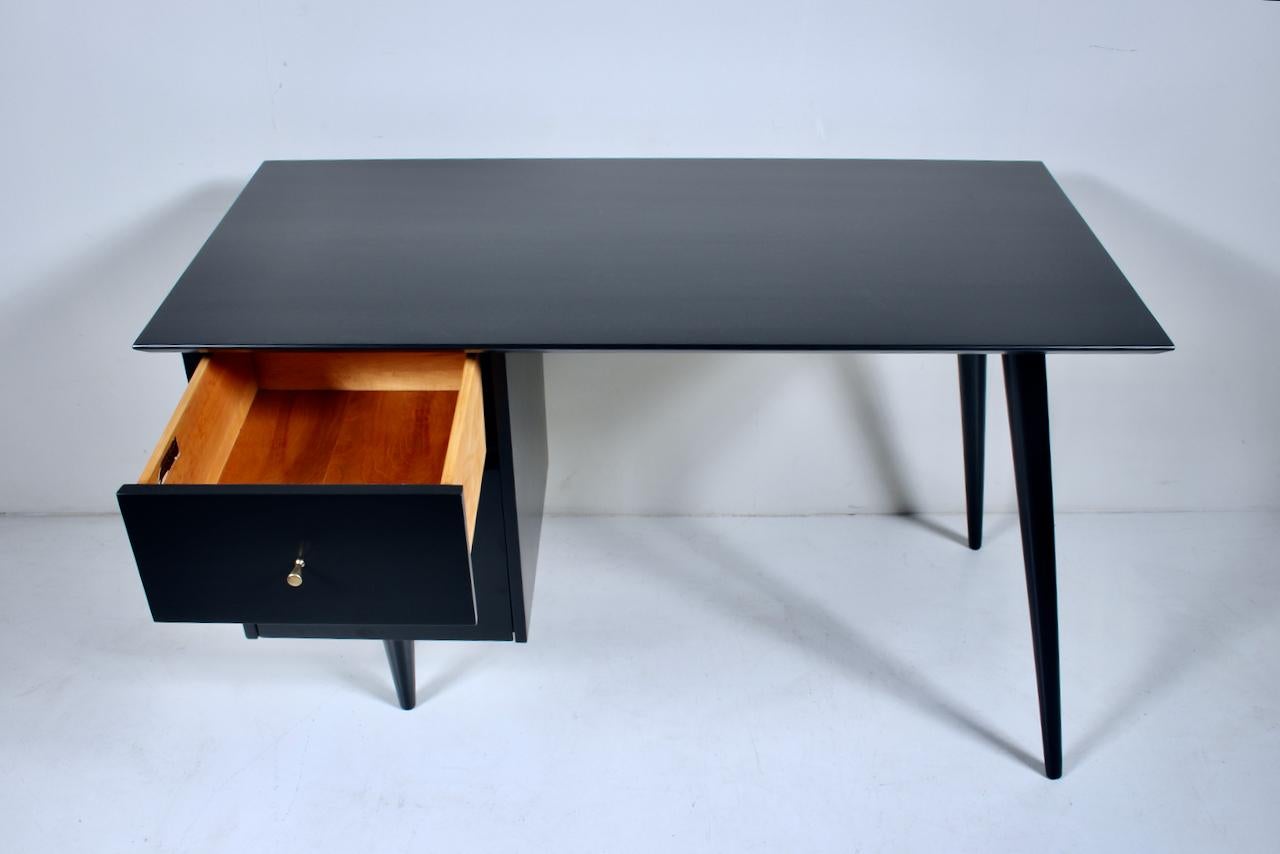 Paul McCobb Planner Group Model 1560 Black Double Drawer Desk, 1950's For Sale 4