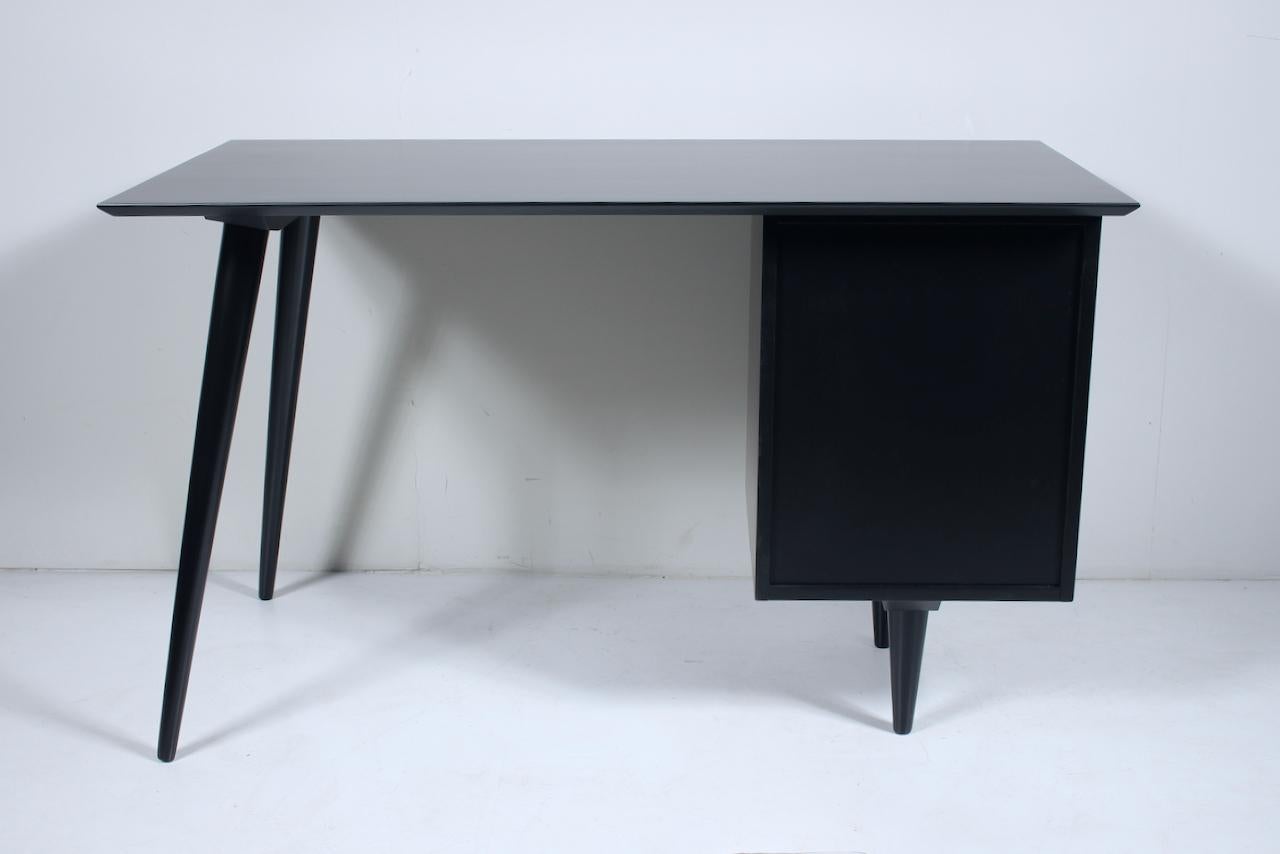 American Paul McCobb Planner Group Model 1560 Black Double Drawer Desk, 1950's For Sale