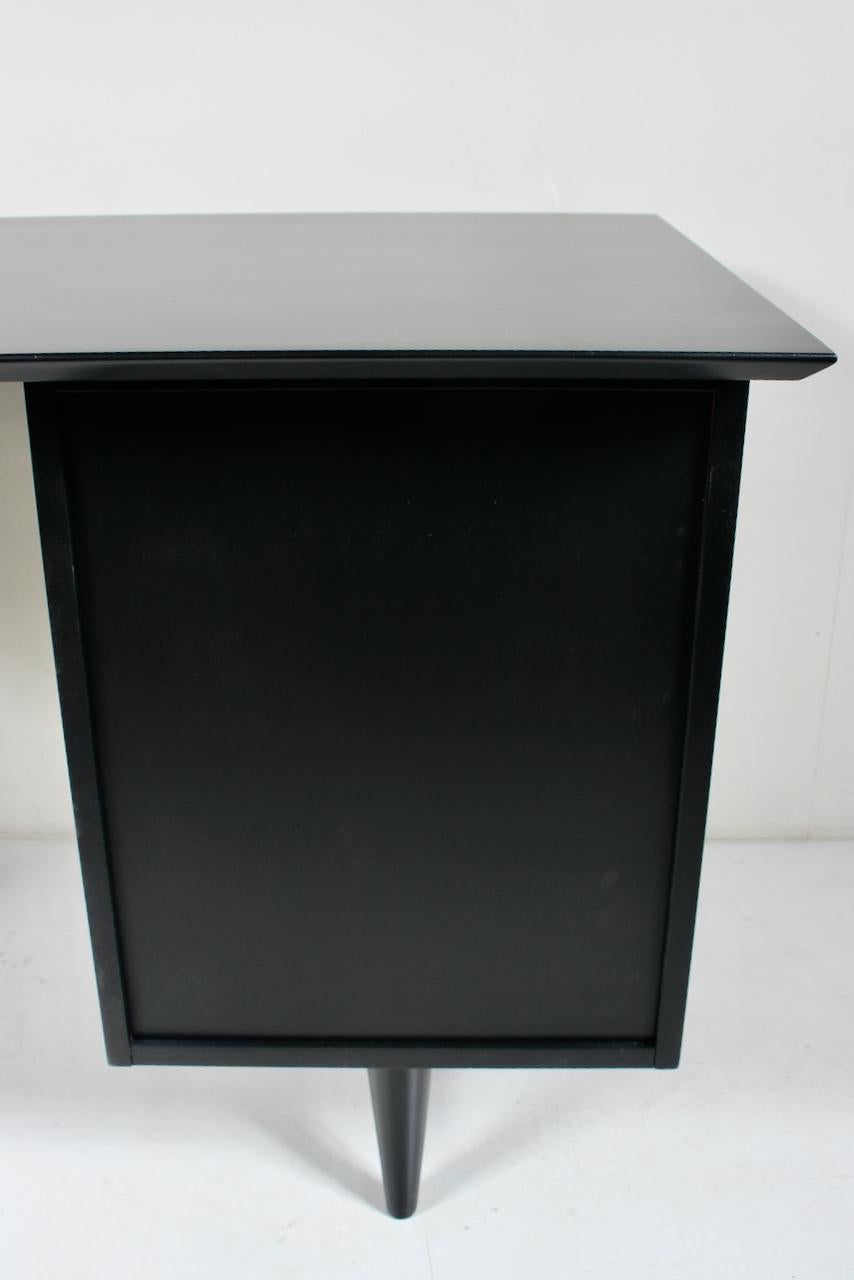 Paul McCobb Planner Group Model 1560 Black Double Drawer Desk, 1950's 1