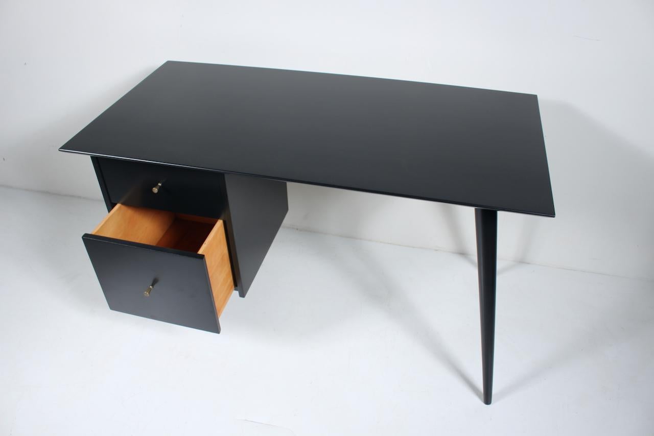 Paul McCobb Planner Group Model 1560 Black Double Drawer Desk, 1950's For Sale 2