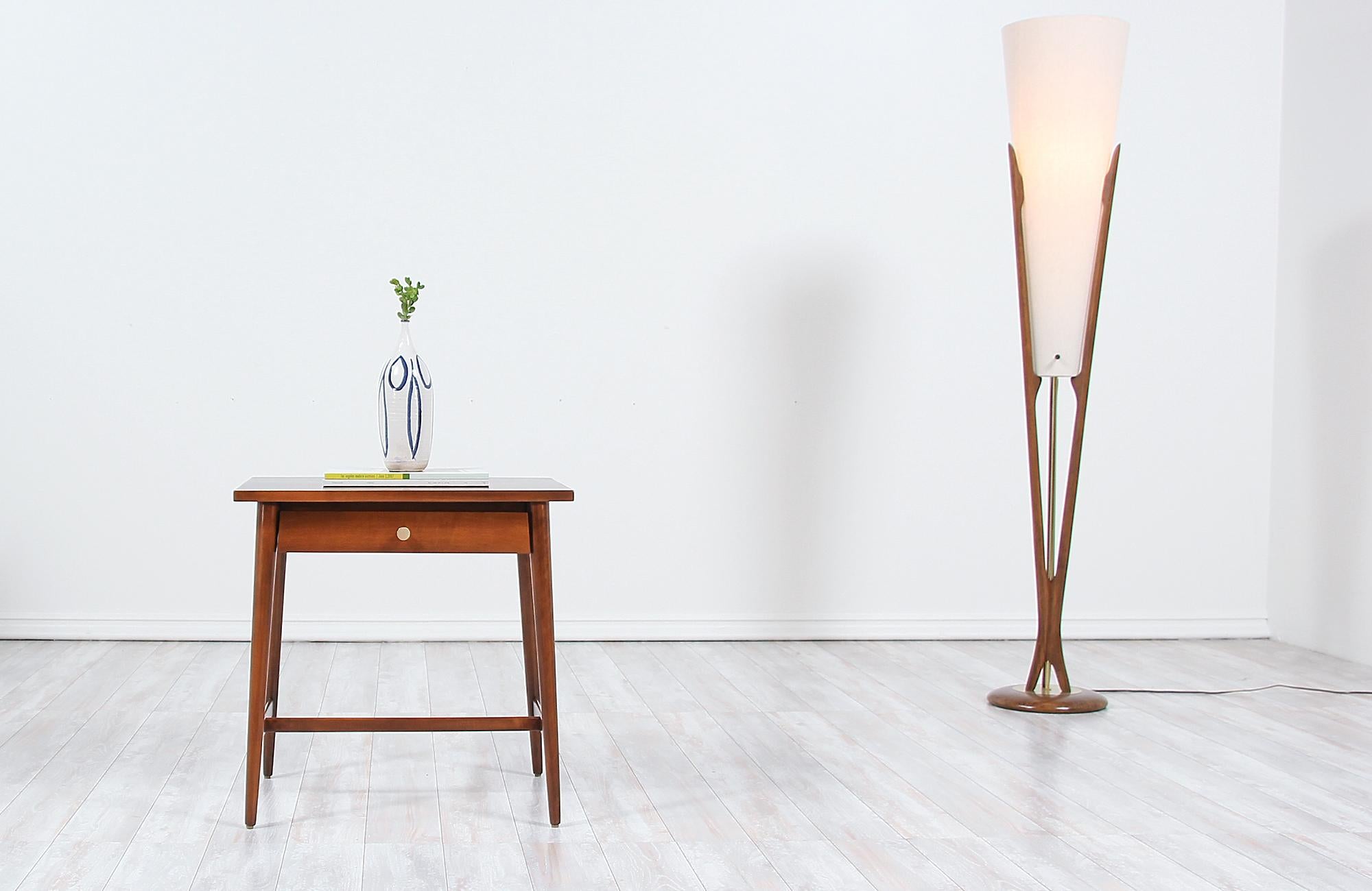 Beautiful modern nightstand designed by Paul McCobb for Winchendon furniture in the United States, circa 1950s. This sleek design is made from a unique maple wood stained walnut construction and is part of McCobb’s famous ‘Planner Group’ line, which