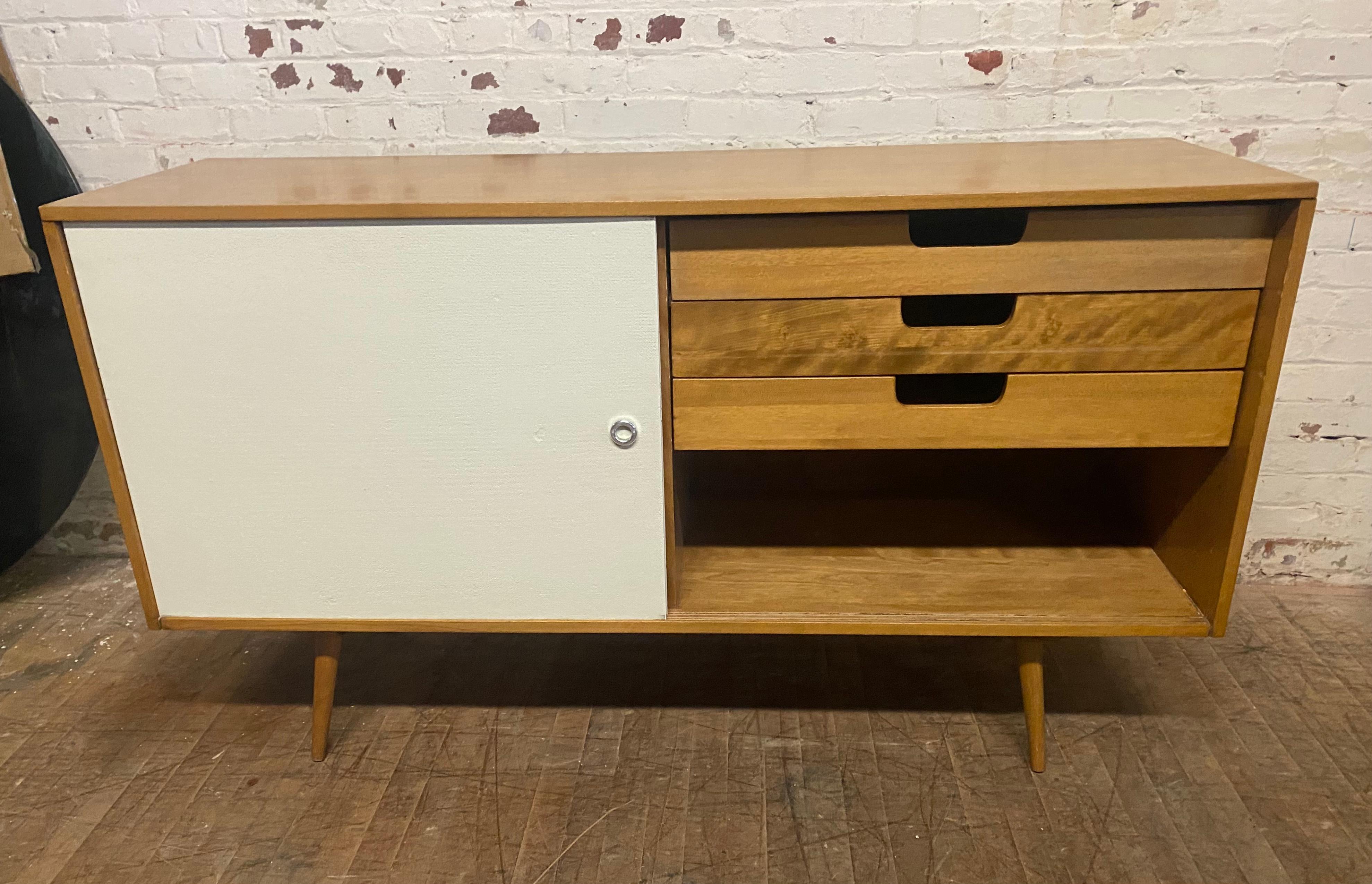 Mid-20th Century Paul McCobb Planner Group Sliding Door Credenza with Drawers, Classic Modernist For Sale