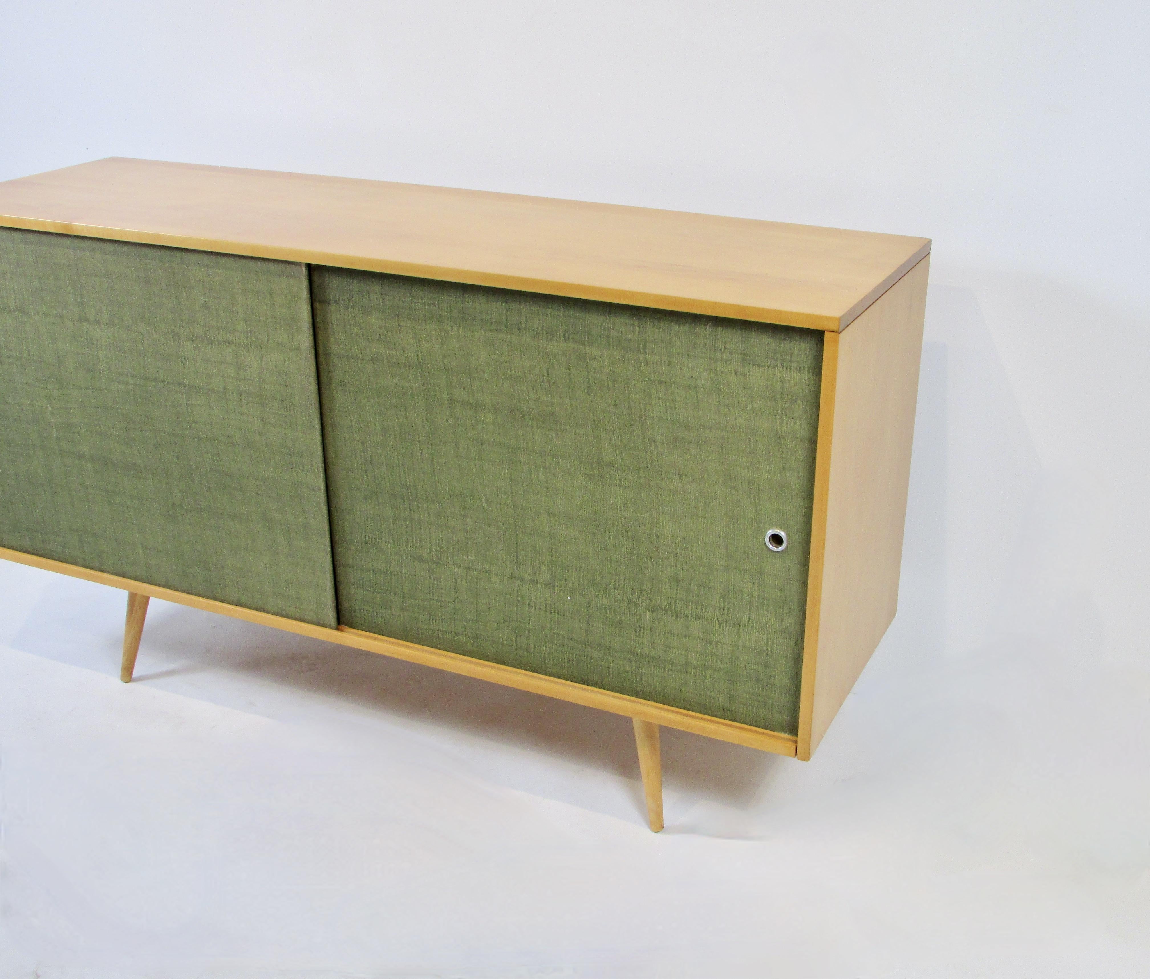 American Paul McCobb Planner Group Sliding Door Credenza with Early Branded Signature For Sale