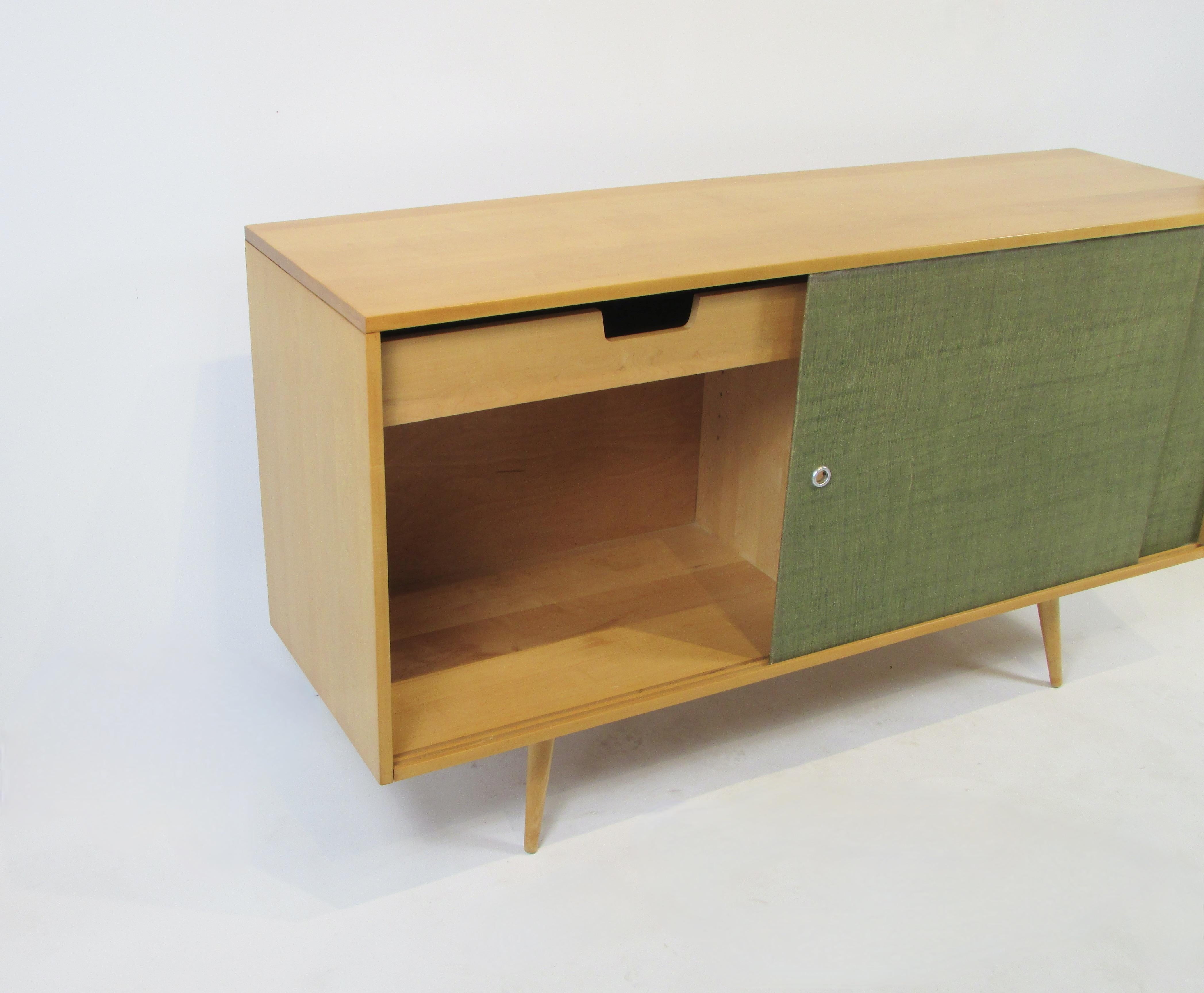Paul McCobb Planner Group Sliding Door Credenza with Early Branded Signature In Good Condition In Ferndale, MI