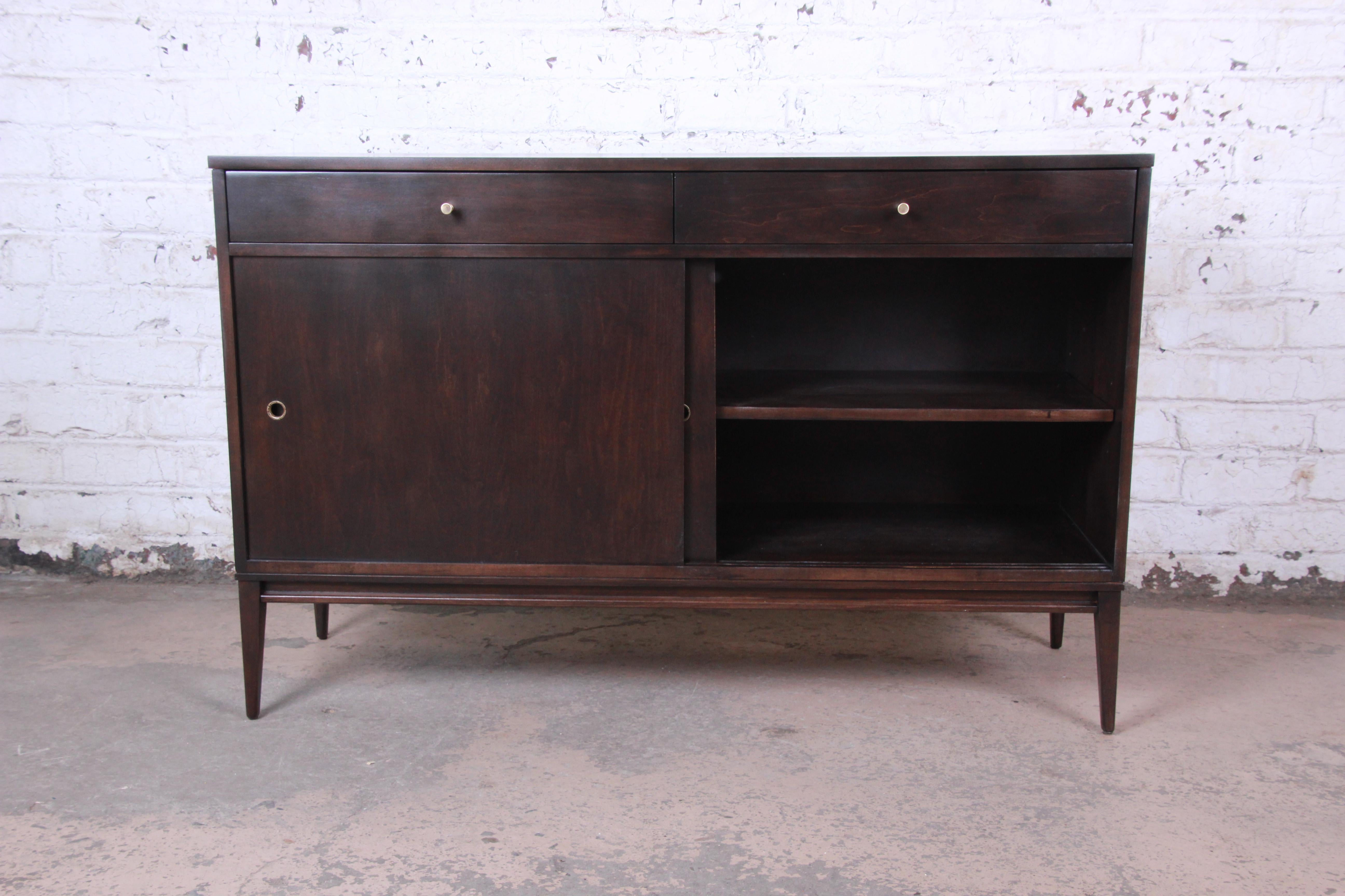 Paul McCobb Planner Group Sliding Door Sideboard Credenza or Record Cabinet In Good Condition In South Bend, IN