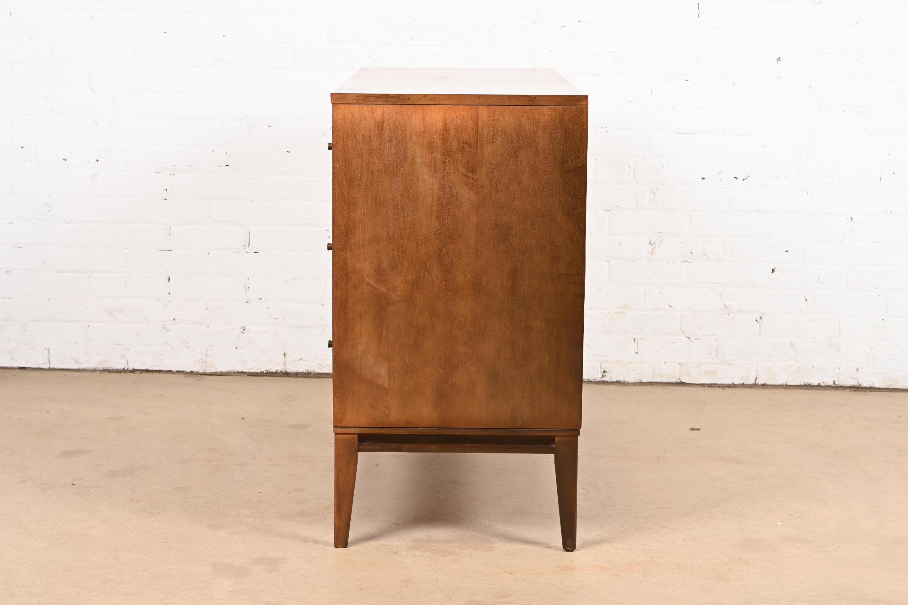 Paul McCobb Planner Group Solid Birch Dresser or Chest of Drawers, 1950s For Sale 4