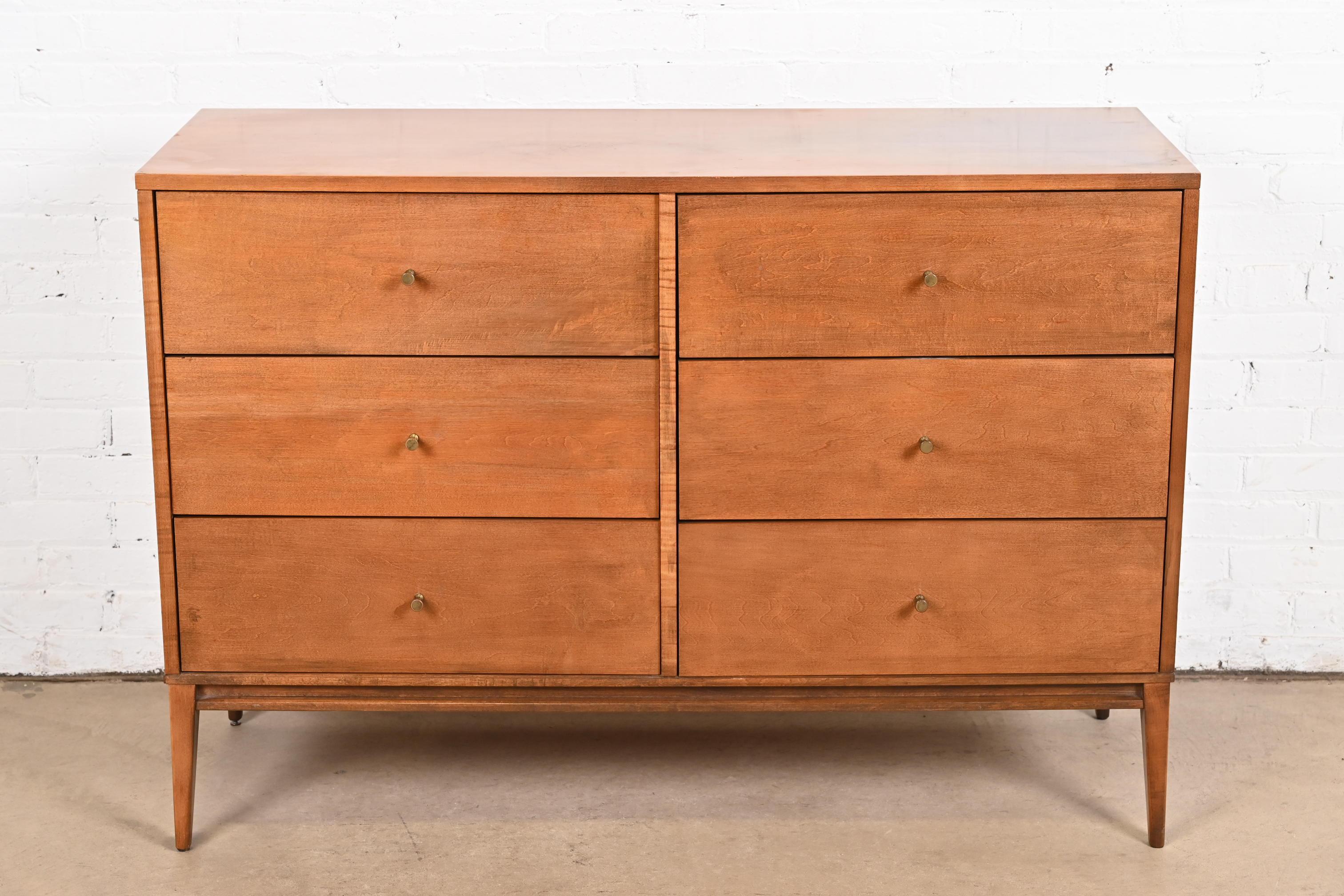 A sleek and stylish Mid-Century Modern six-drawer dresser or chest of drawers

By Paul McCobb for Winchendon Furniture, 