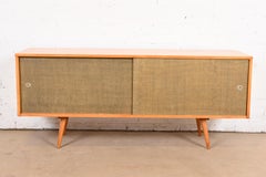 Paul McCobb Planner Group Massivholz Birke Schiebetür Credenza oder Record Cabinet