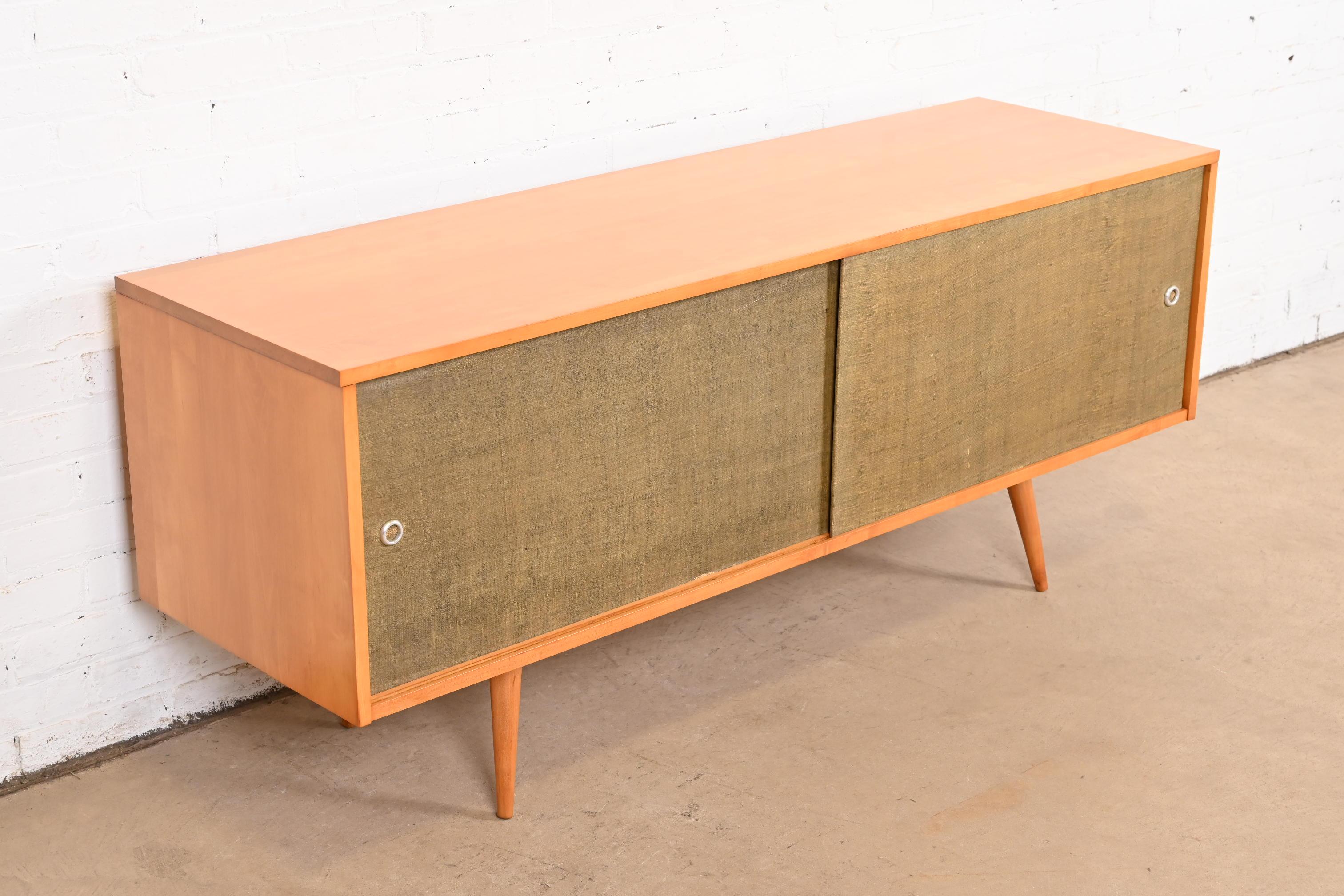 Paul McCobb Planner Group Solid Birch Sliding Door Credenza or Record Cabinet In Good Condition In South Bend, IN