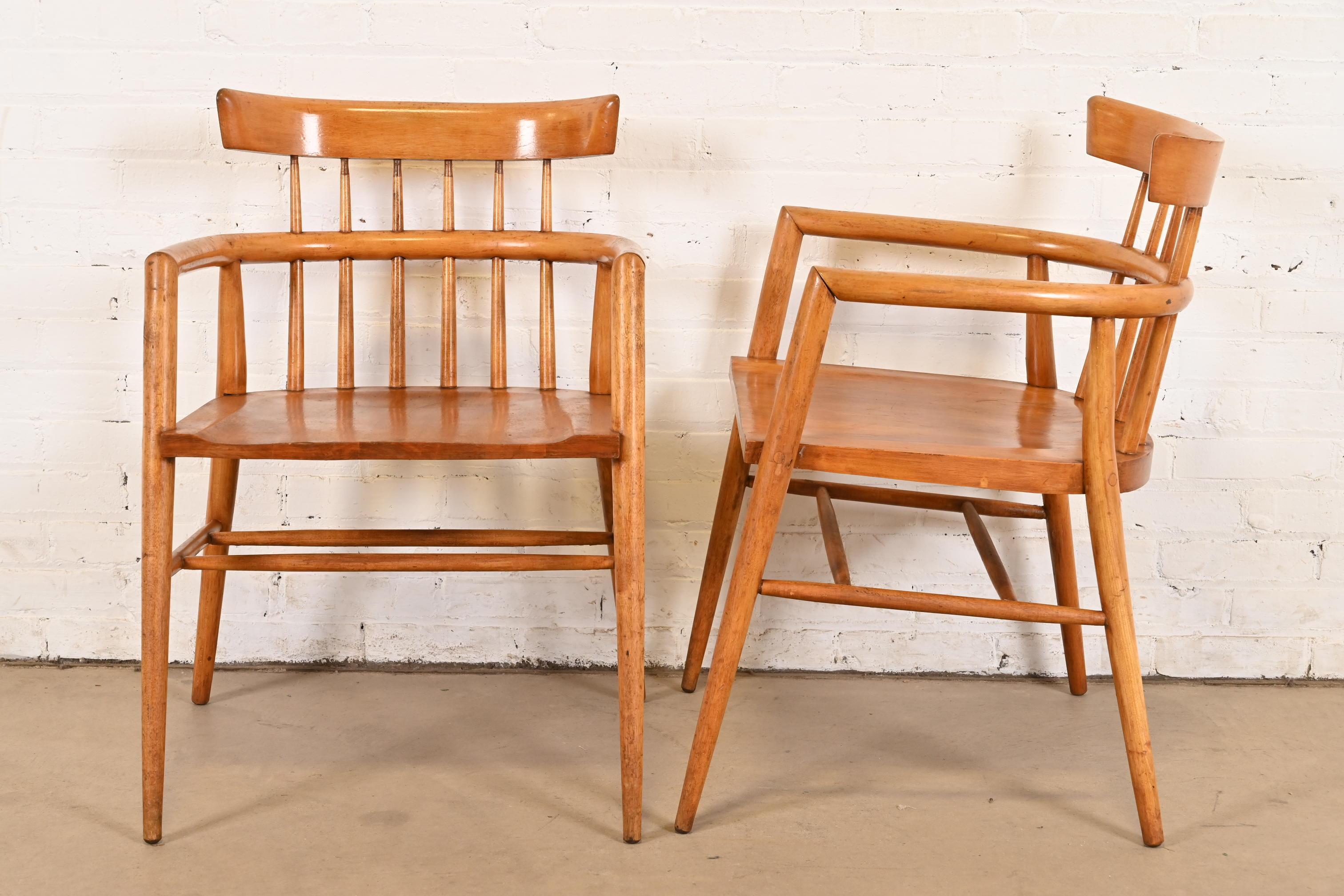 Paul McCobb Planner Group Solid Maple Spindle Back Armchairs, Pair In Good Condition For Sale In South Bend, IN