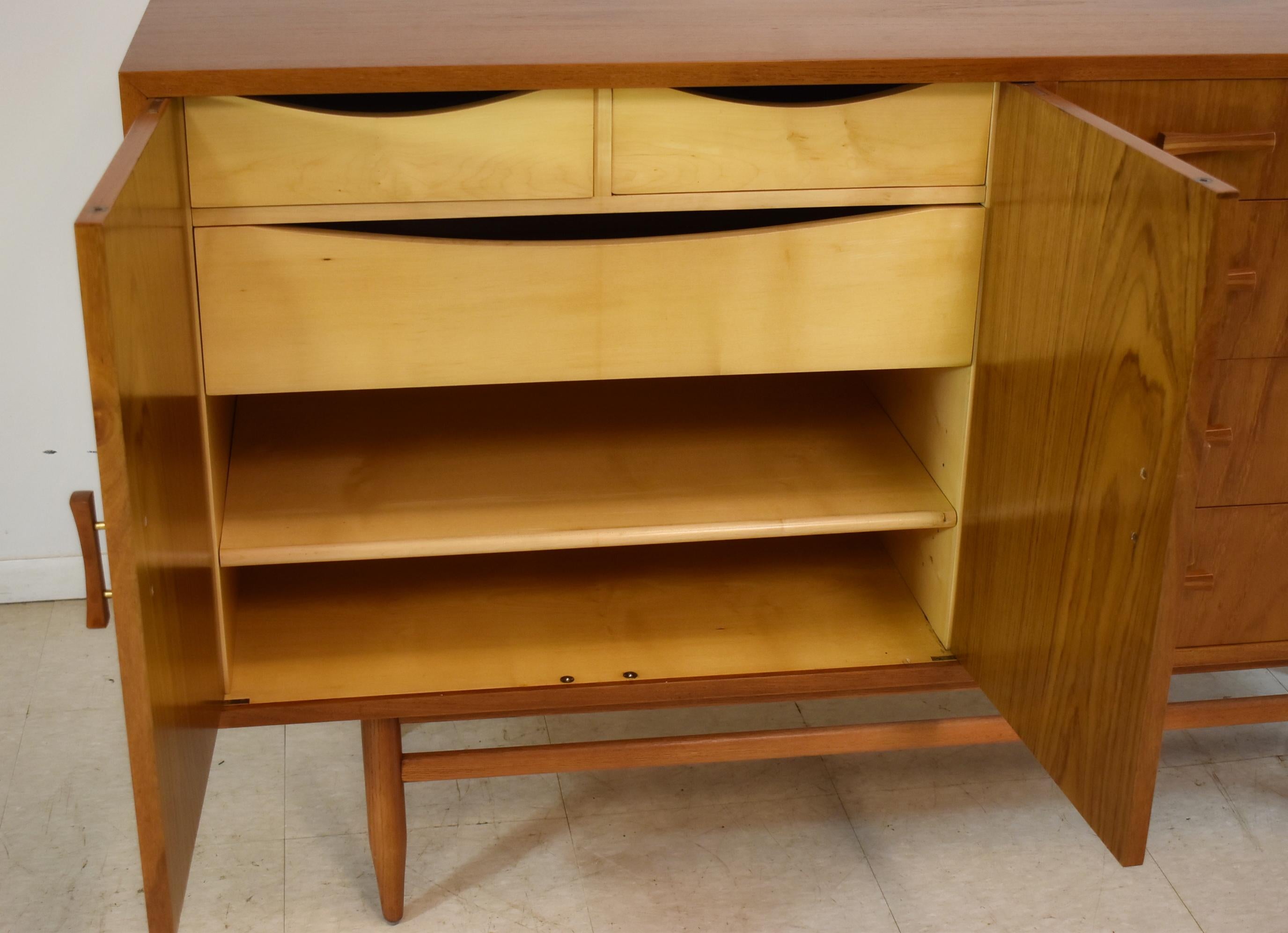 Paul McCobb Planner Group Style Teak Credenza with Bow Tie Handles In Good Condition In Toledo, OH